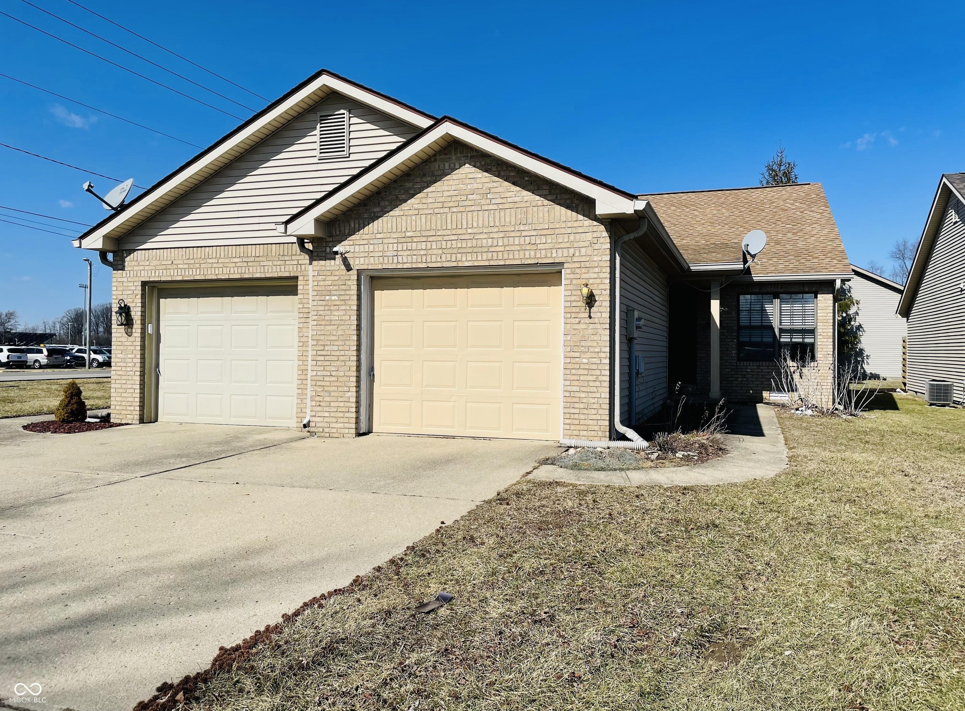 Photo one of 734 W 9Th St Greenfield IN 46140 | MLS 22026367