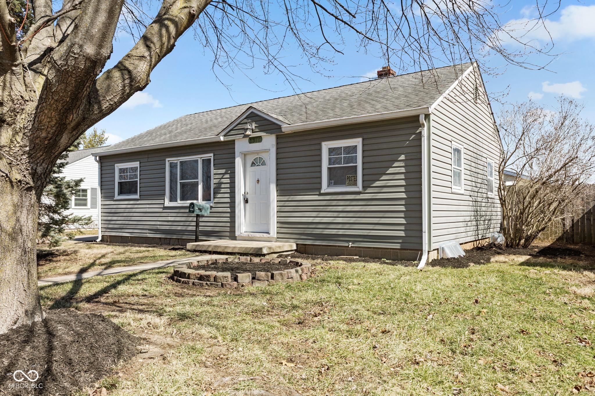 Photo one of 2315 Caldwell Pl Columbus IN 47201 | MLS 22026586