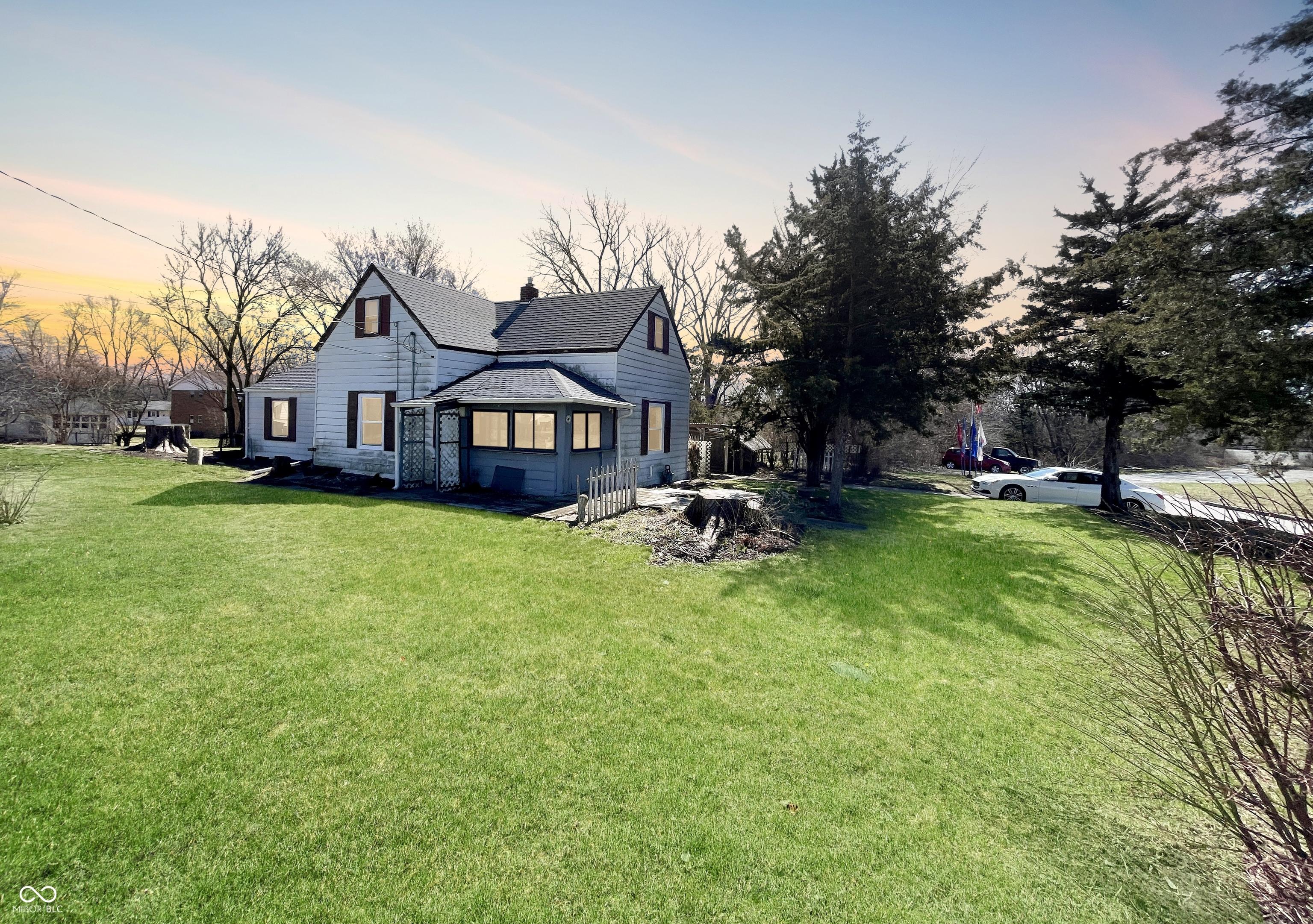 Photo one of 3120 Central Ave Anderson IN 46016 | MLS 22027425