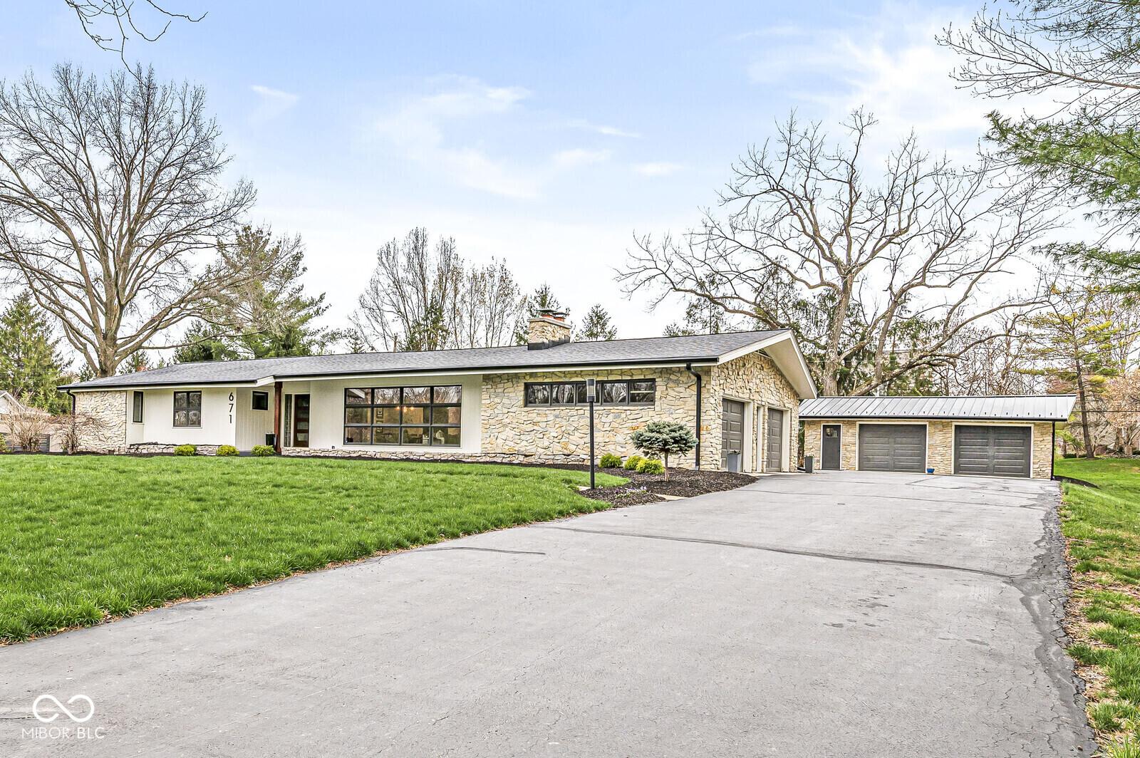 Photo one of 671 Spring Hills Dr Zionsville IN 46077 | MLS 22027600