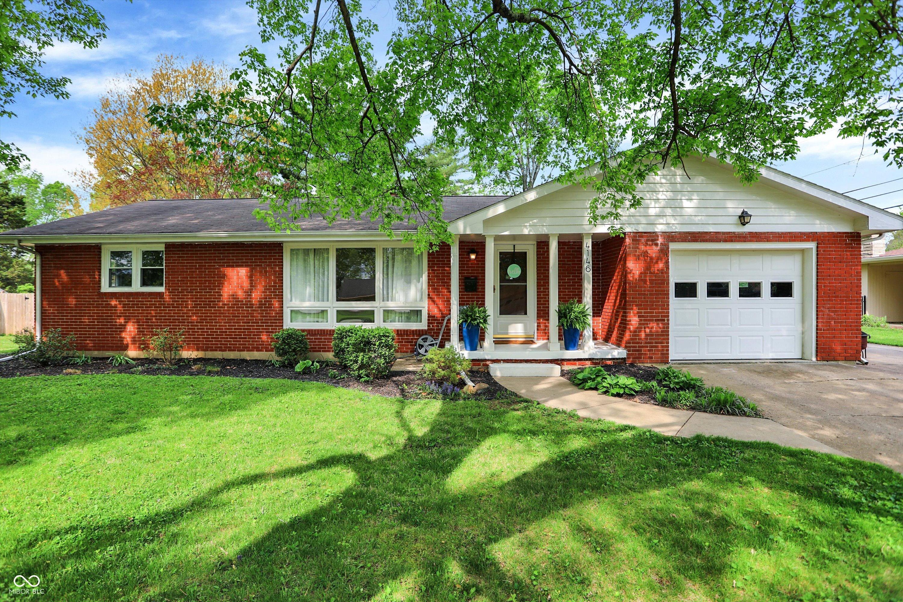 Photo one of 4146 Roselawn Ave Columbus IN 47203 | MLS 22027836