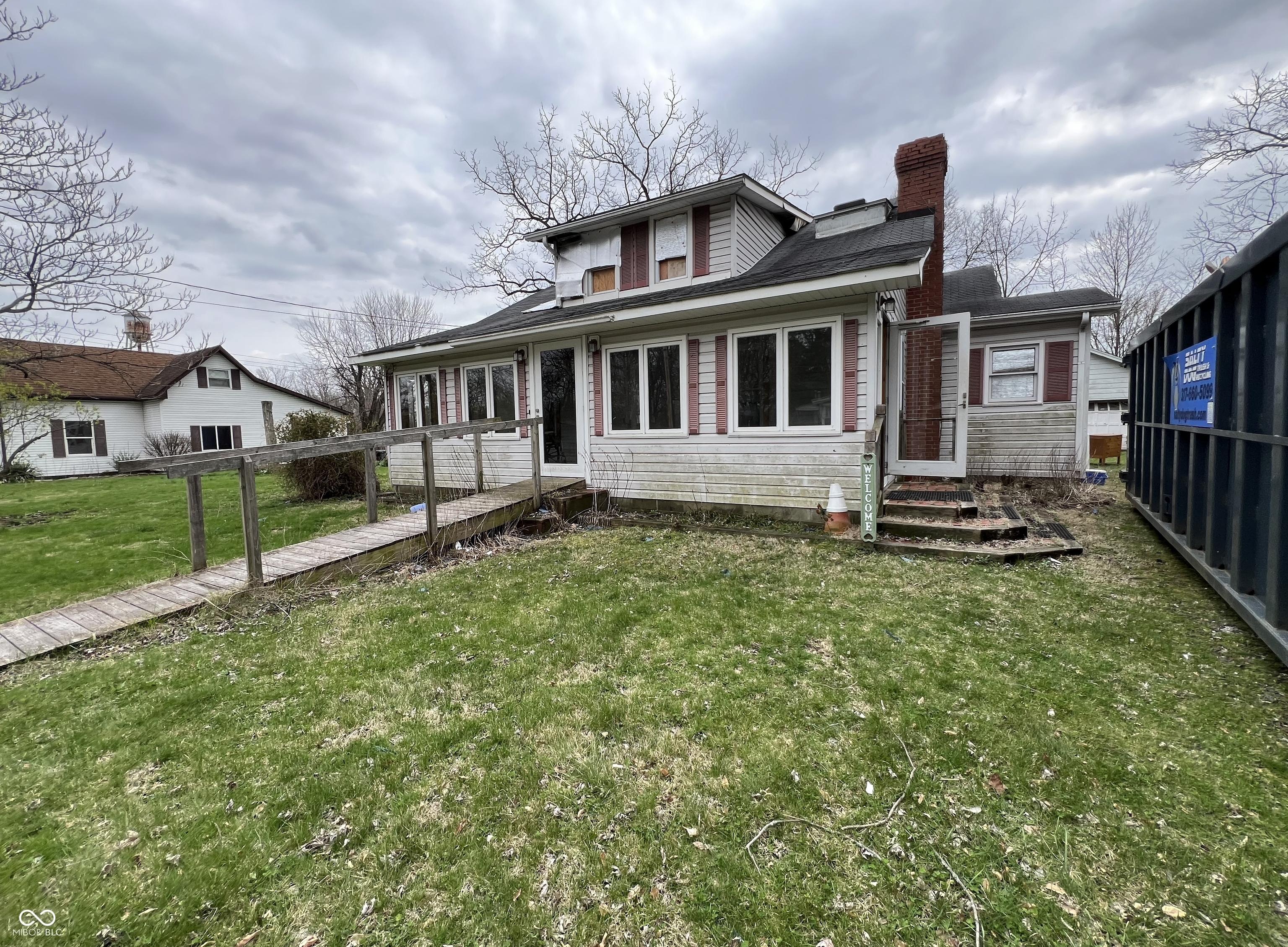 Photo one of 805 W 3Rd St Alexandria IN 46001 | MLS 22027825