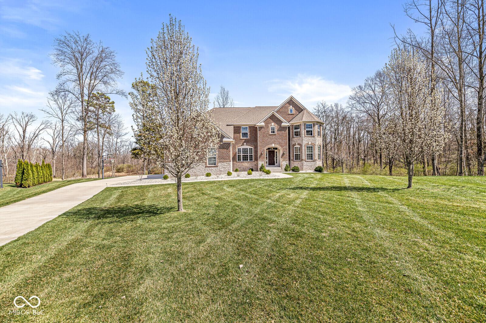 Photo one of 1527 Canyon Oak Ln Columbus IN 47201 | MLS 22028026