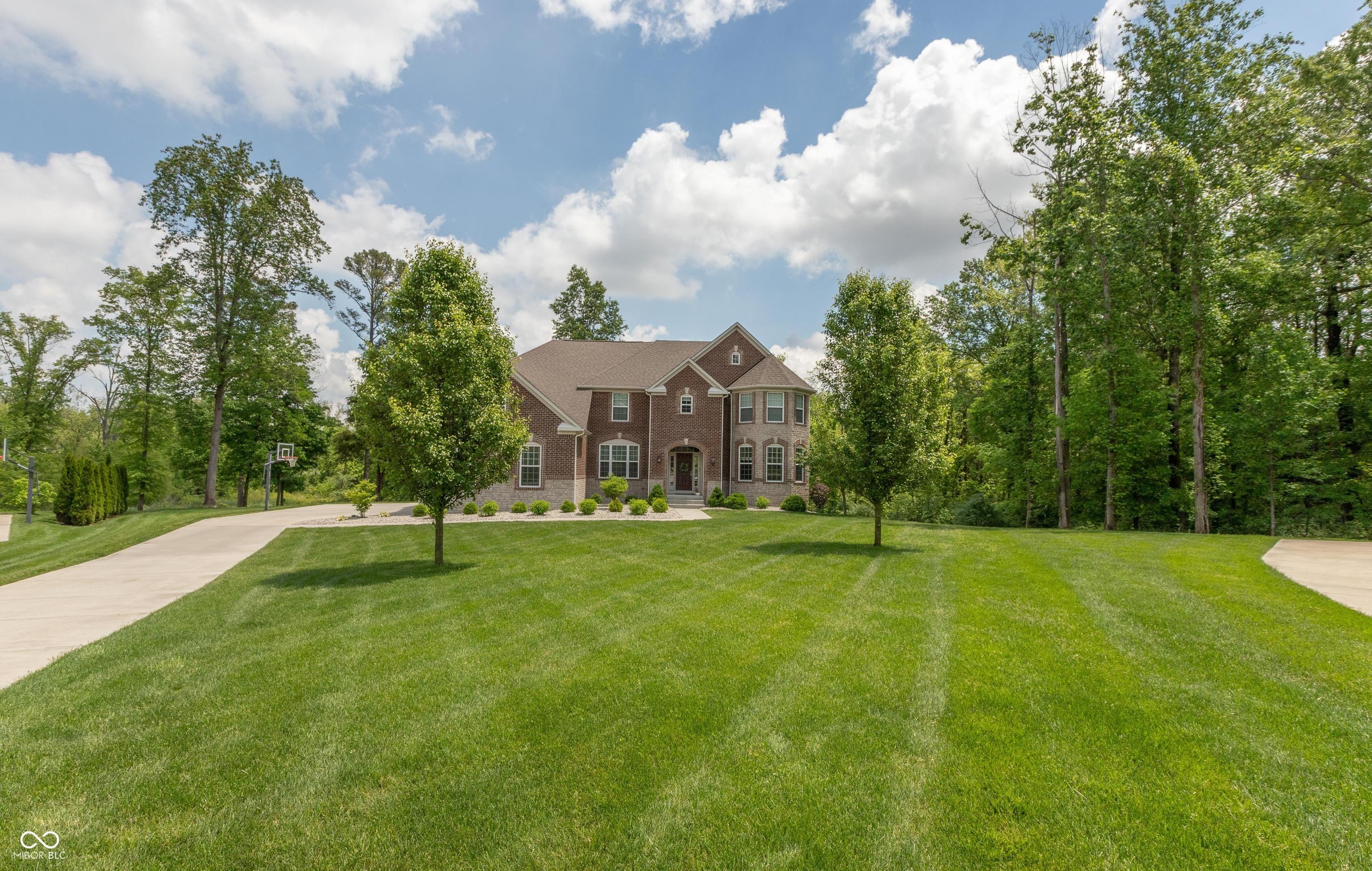 Photo one of 1527 Canyon Oak Ln Columbus IN 47201 | MLS 22028026