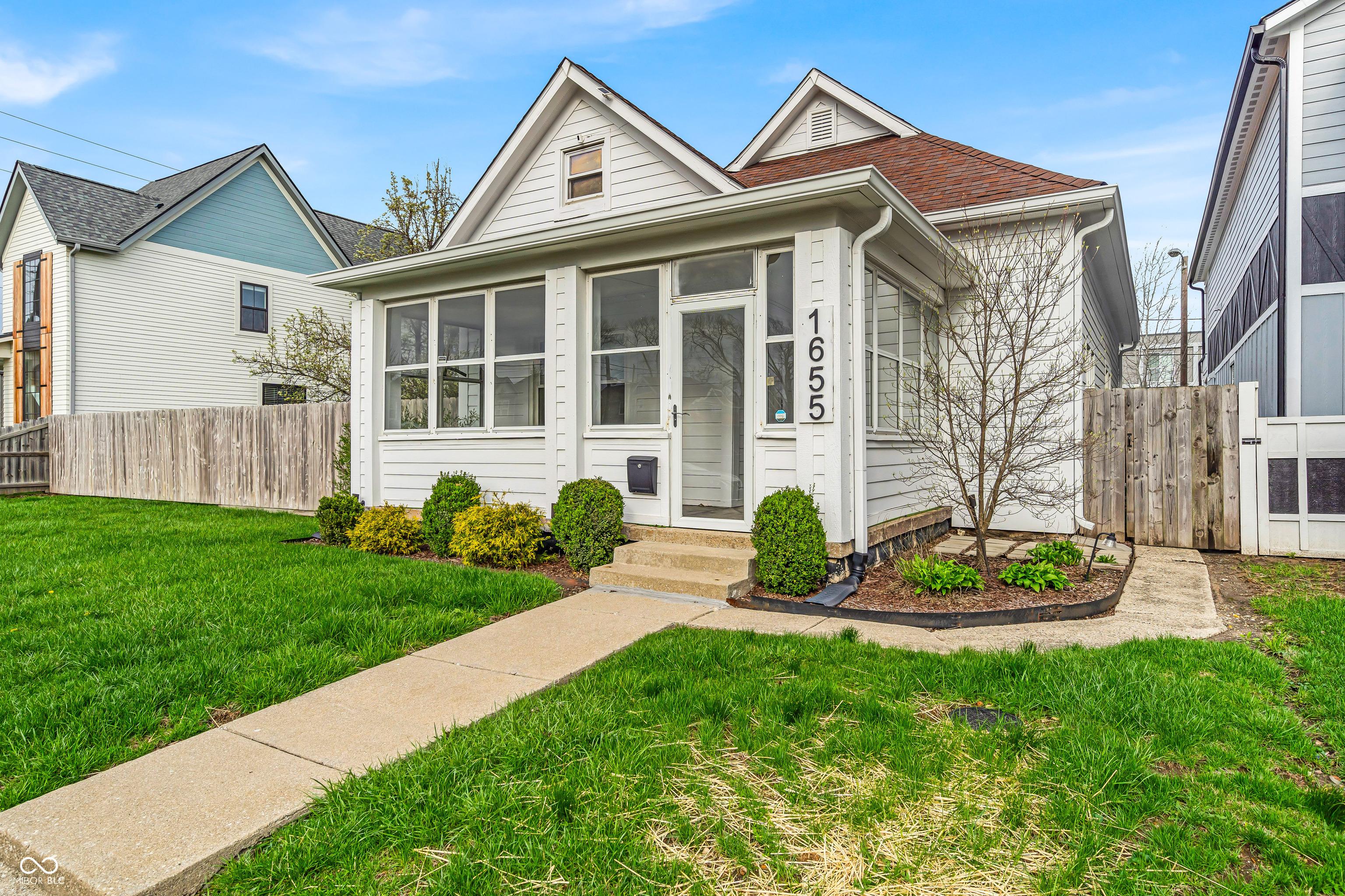 Photo one of 1655 Cornell Ave Indianapolis IN 46202 | MLS 22028192