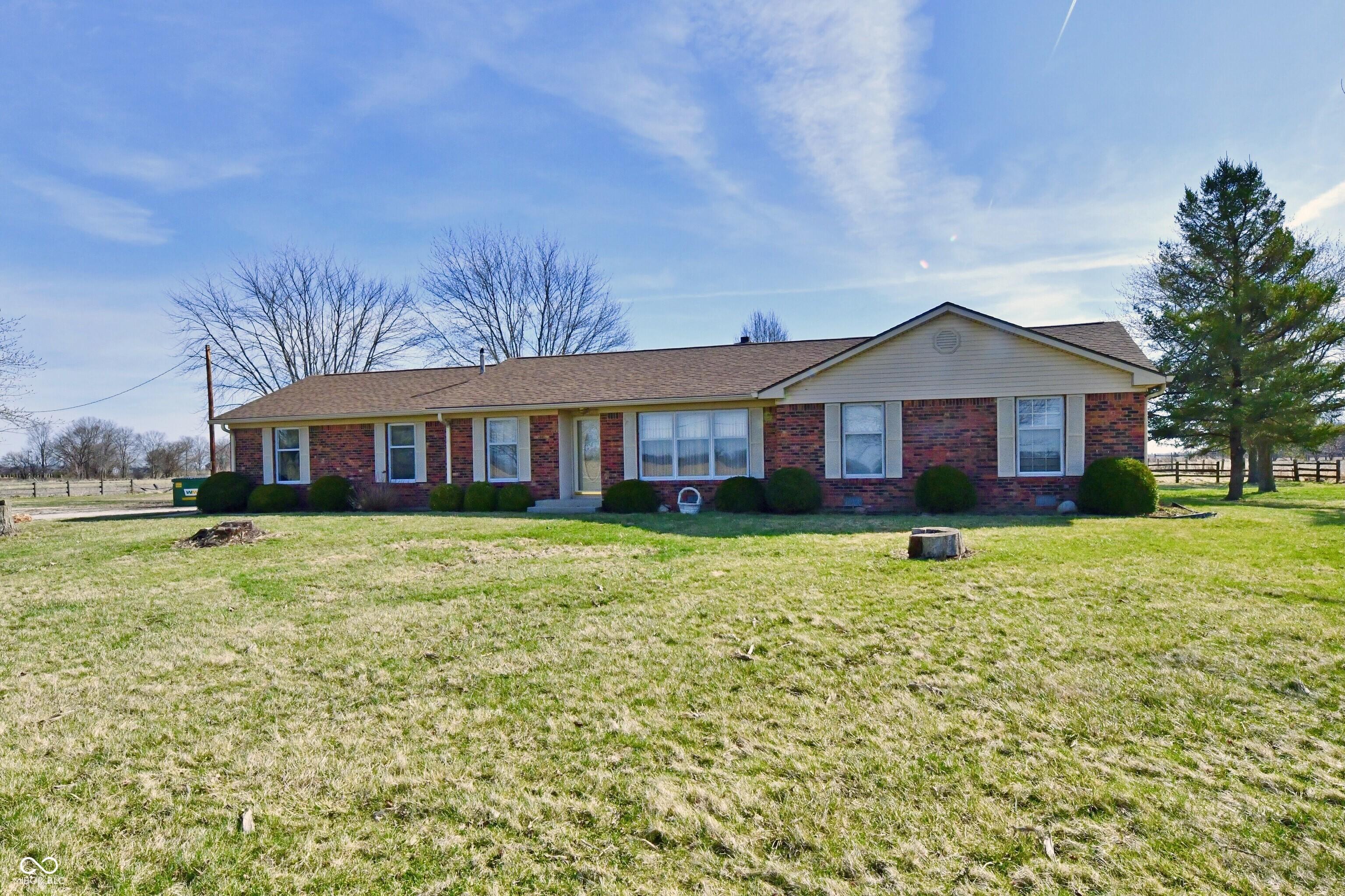 Photo one of 3451 N County Road 100 E Danville IN 46122 | MLS 22028565
