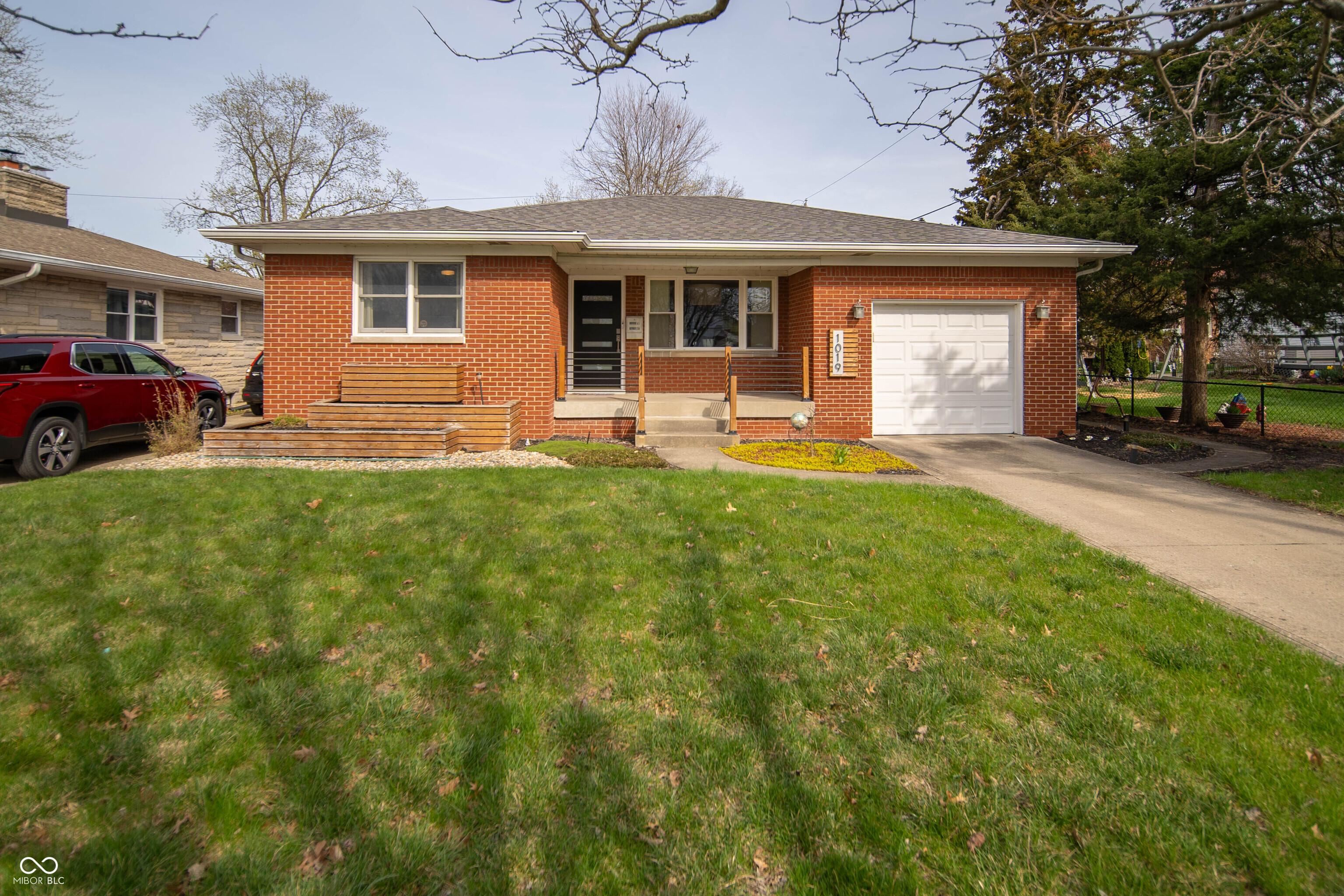 Photo one of 1019 N Lesley Ave Indianapolis IN 46219 | MLS 22029450