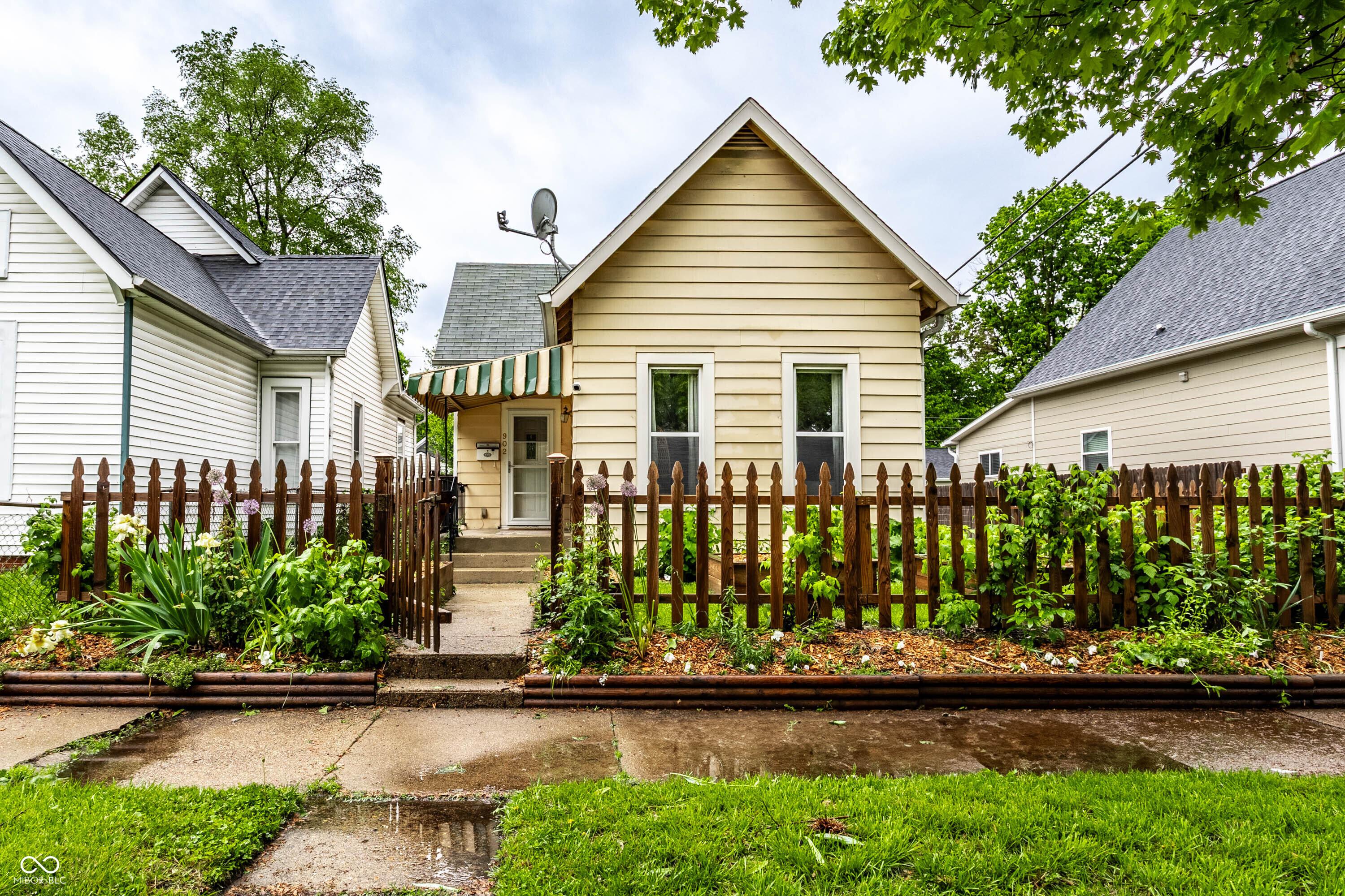 Photo one of 902 Villa Ave Indianapolis IN 46203 | MLS 22029724