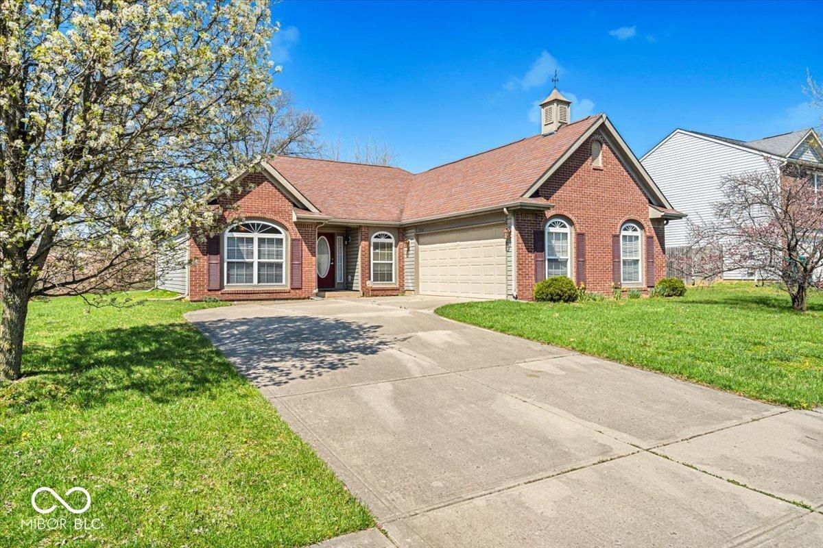 Photo one of 7854 Crooked Meadows Dr Indianapolis IN 46268 | MLS 22029800
