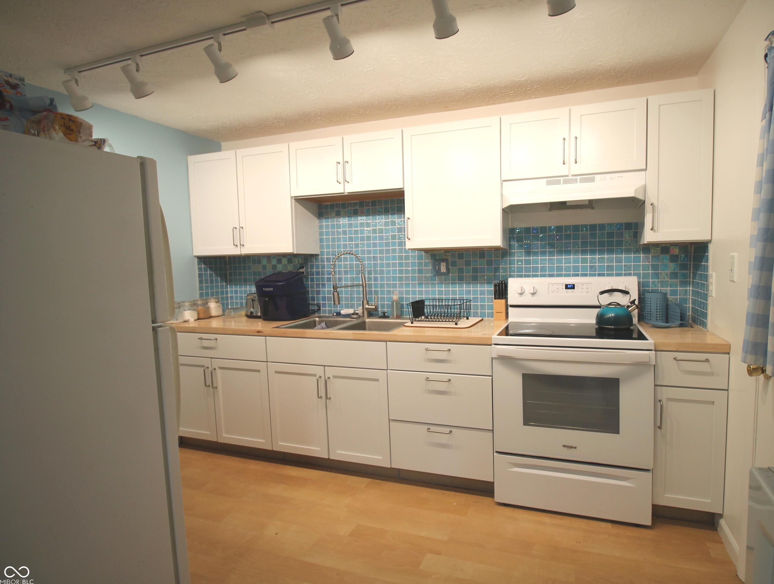 Photo #12