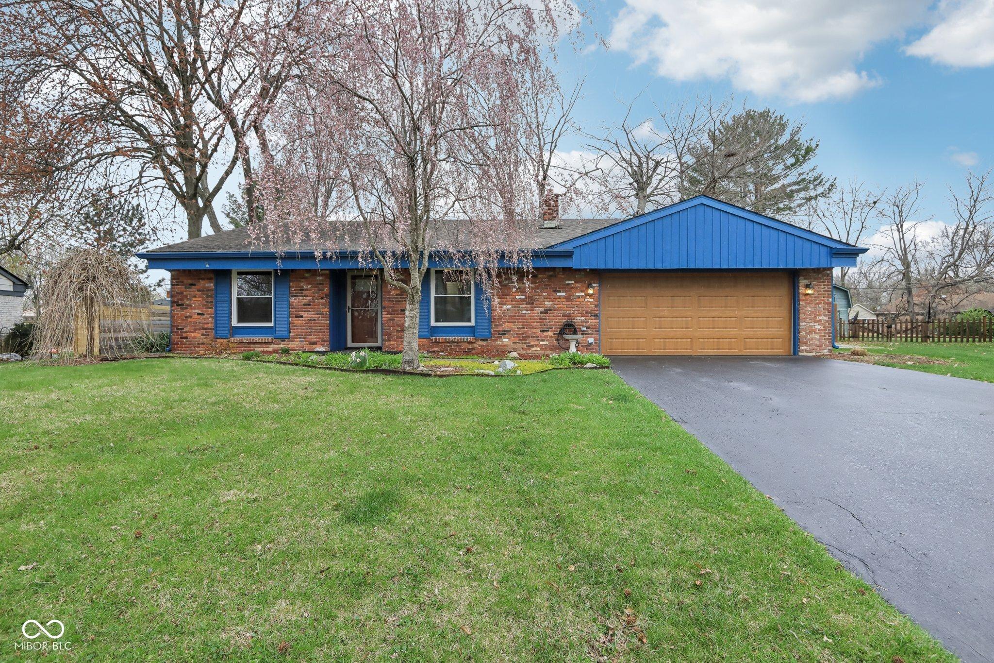 Photo one of 1422 N Trillium Ct Indianapolis IN 46219 | MLS 22030158