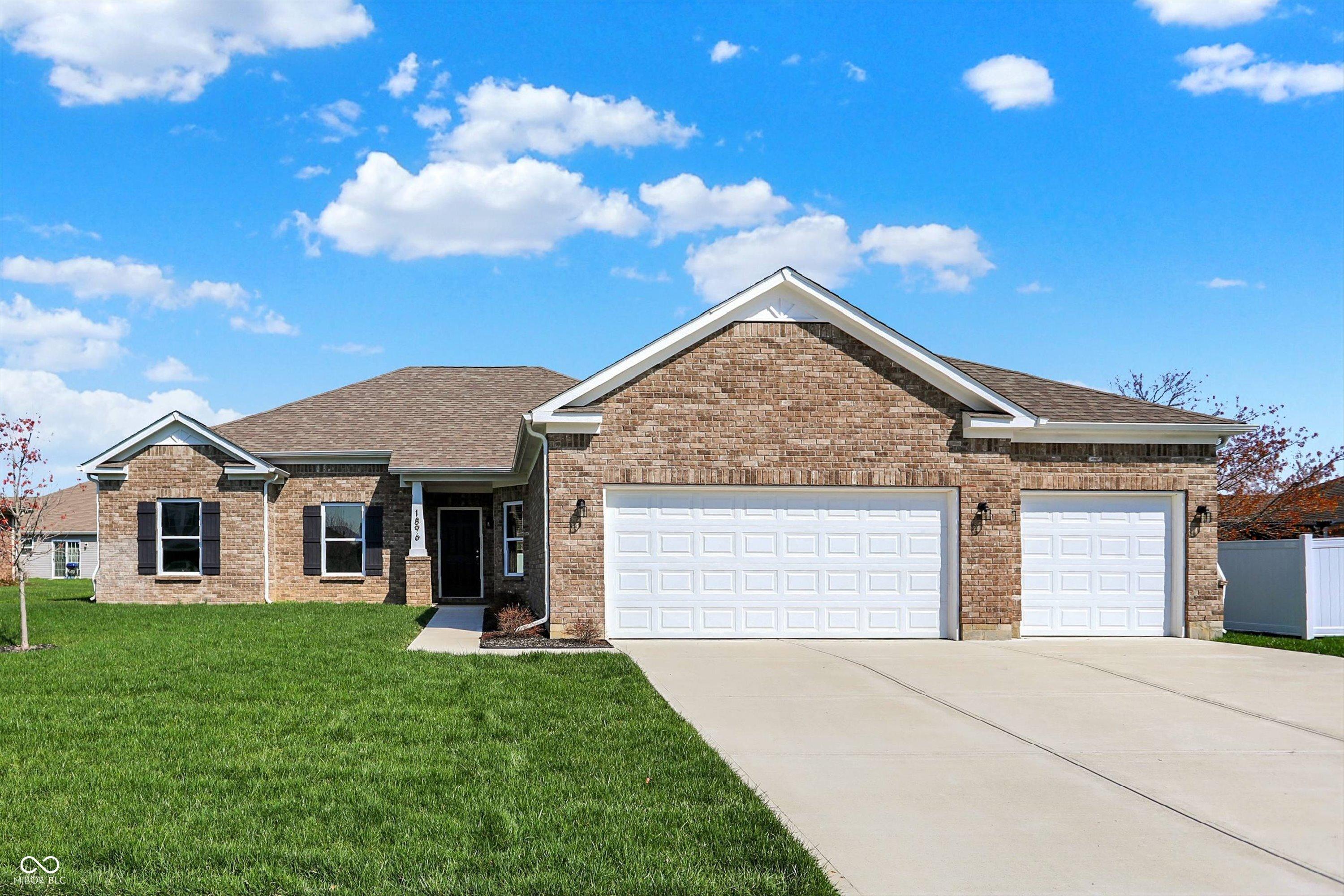 Photo one of 1896 Woodland Parks Dr Columbus IN 47201 | MLS 22030281