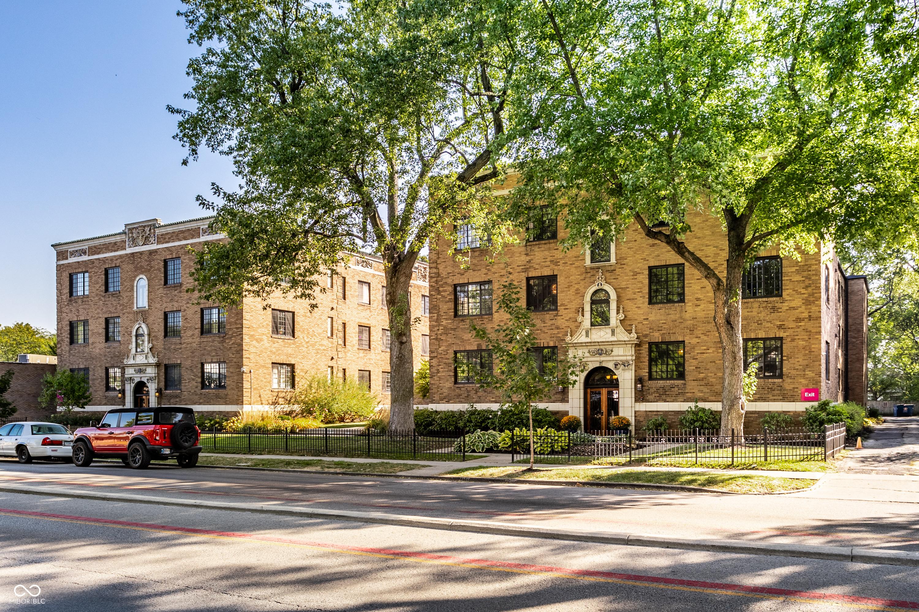Photo one of 5347 N College Ave # Apt 109 Indianapolis IN 46220 | MLS 22030398