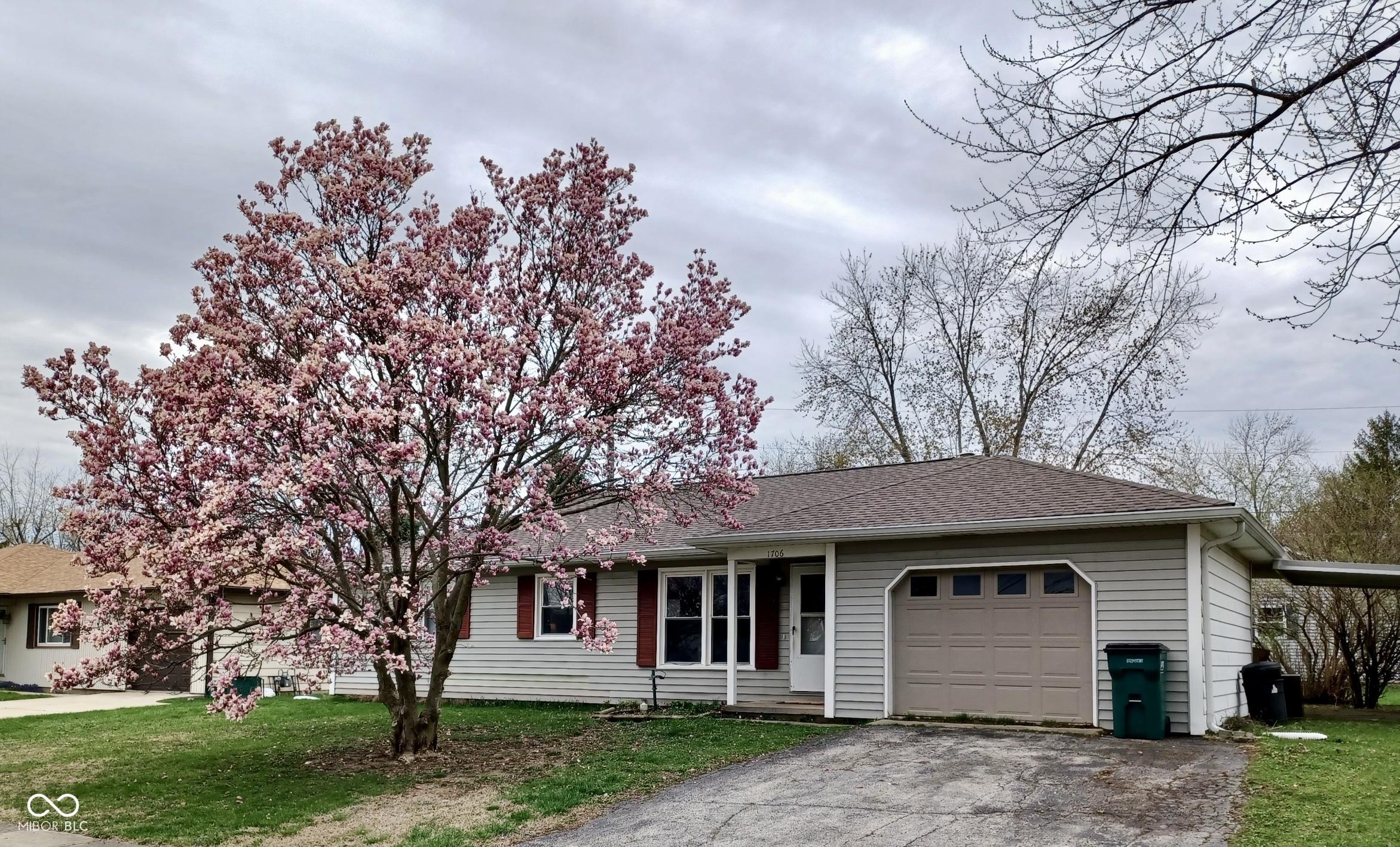 Photo one of 1706 Manor Dr Lebanon IN 46052 | MLS 22030468