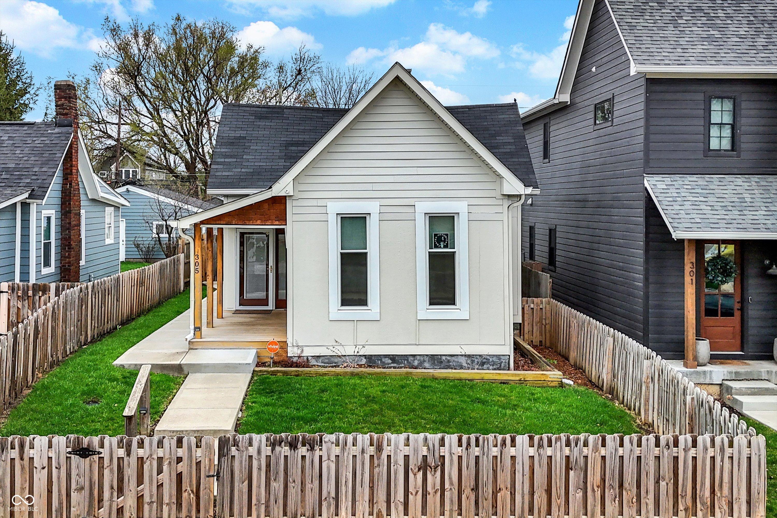 Photo one of 305 Sanders St Indianapolis IN 46225 | MLS 22030422