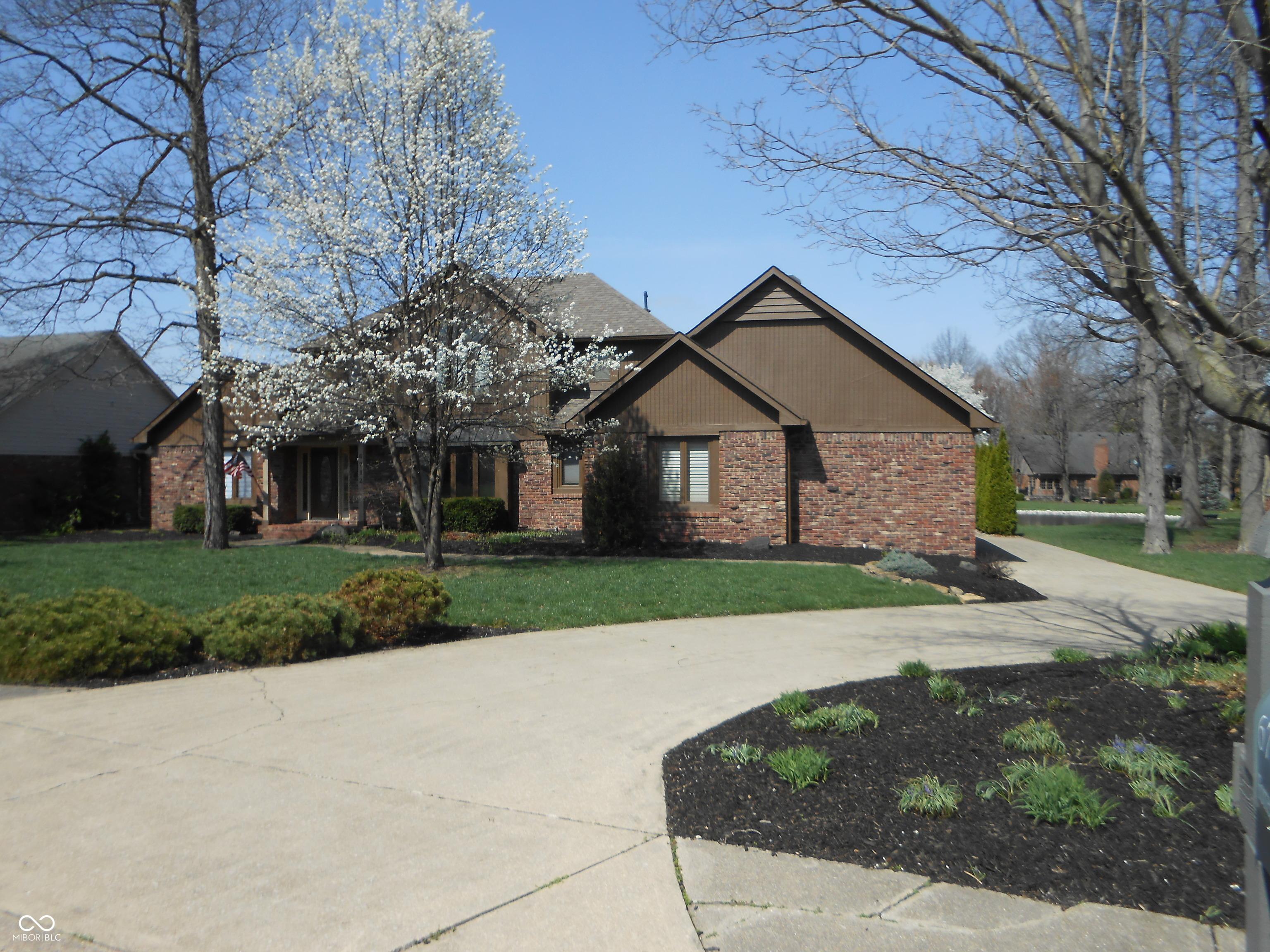 Photo one of 6712 Forrest Commons Blvd Indianapolis IN 46227 | MLS 22030462
