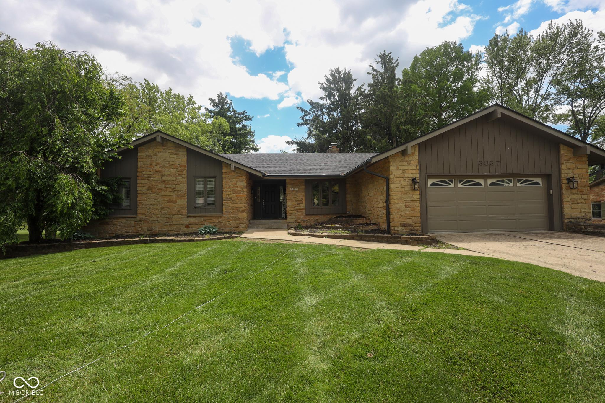 Photo one of 3037 Santiago Dr Greenwood IN 46143 | MLS 22030919