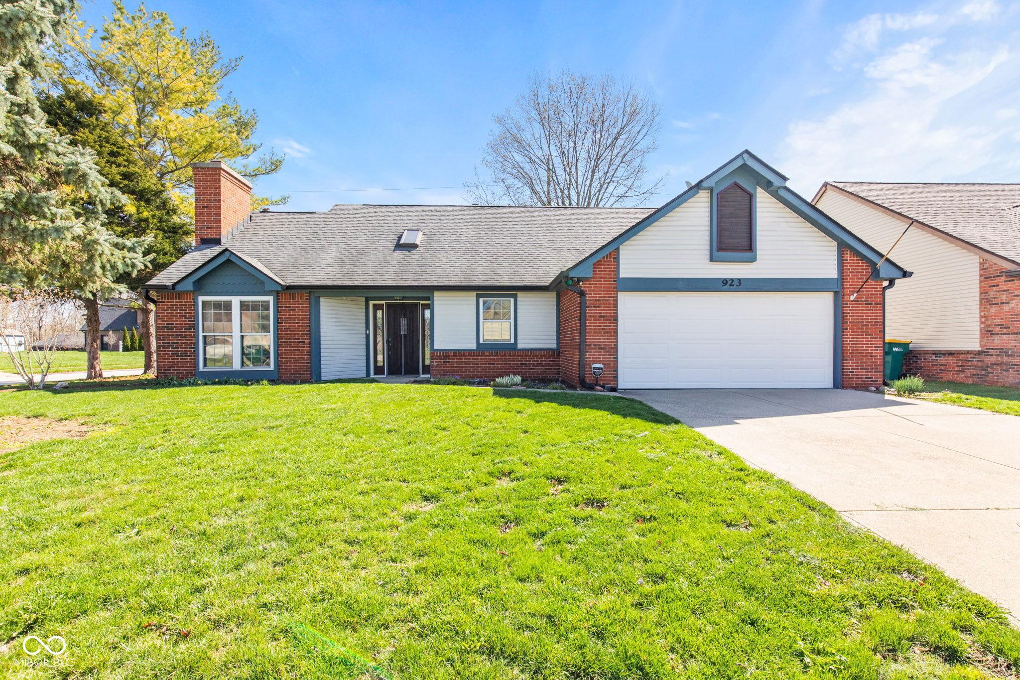 Photo one of 923 Jonathan Dr Plainfield IN 46168 | MLS 22031092