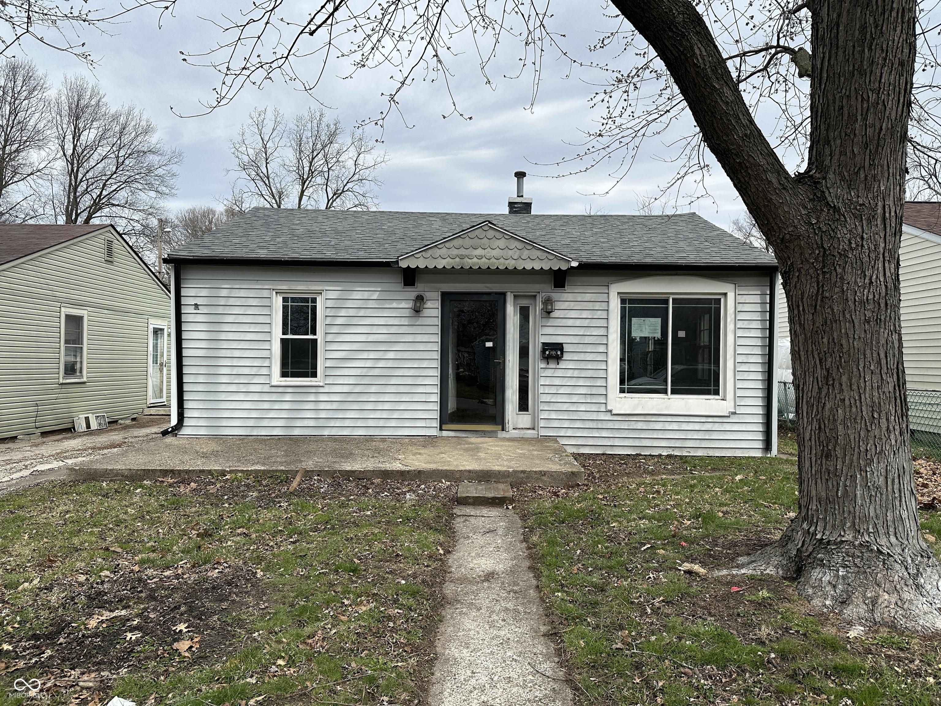 Photo one of 5810 Greenfield Ave Indianapolis IN 46219 | MLS 22031340