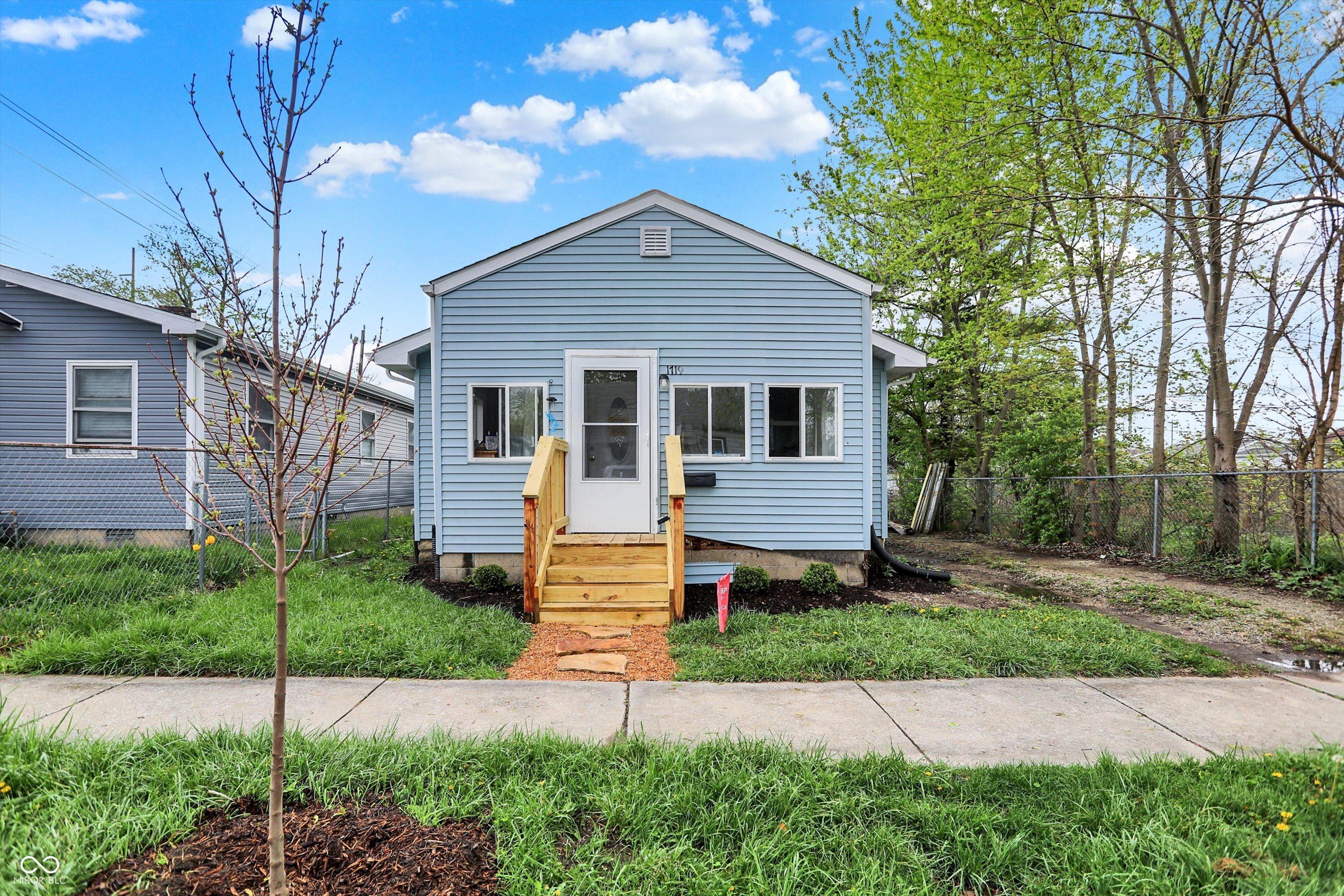 Photo one of 1719 Dawson St Indianapolis IN 46203 | MLS 22031765