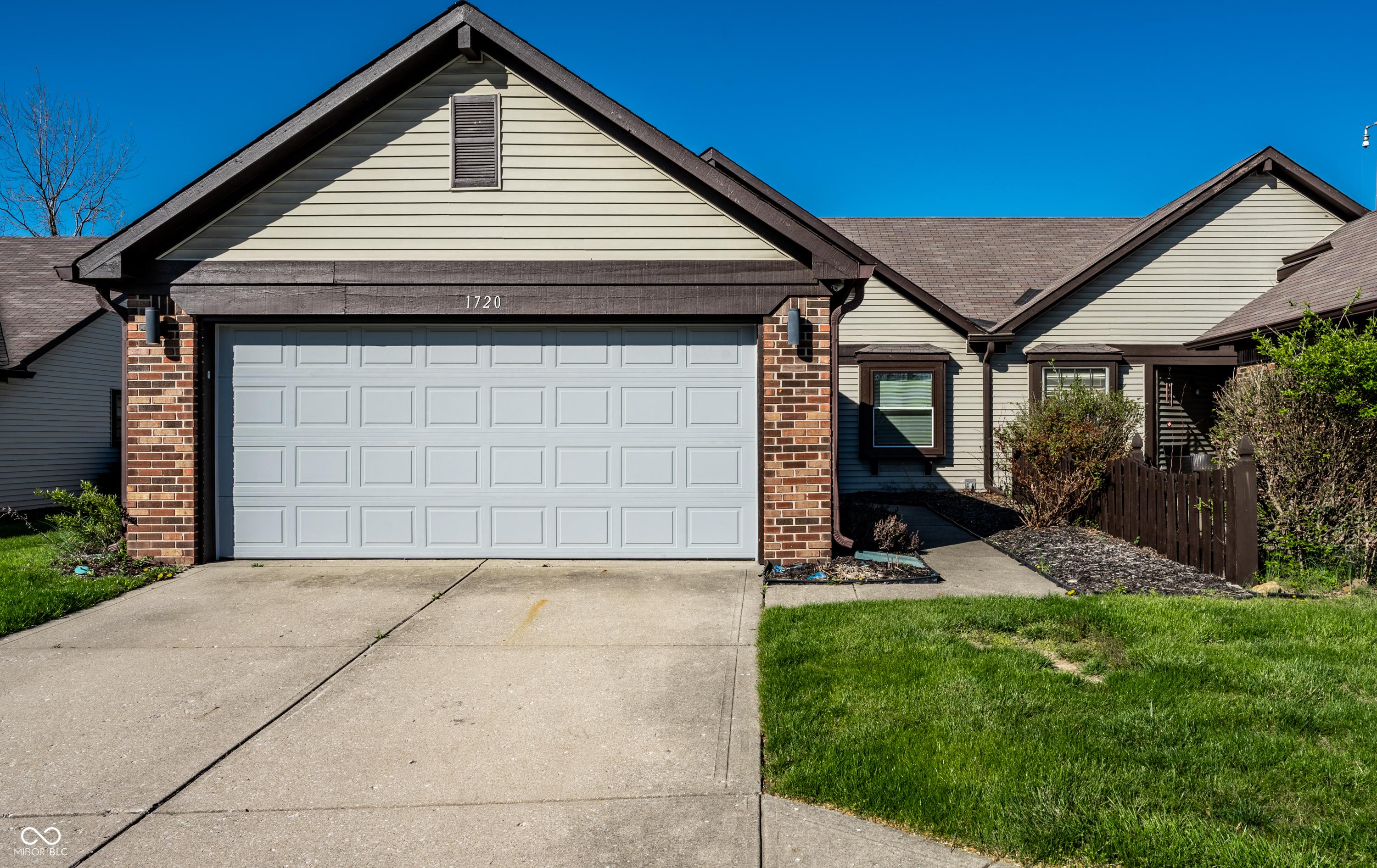 Photo one of 1720 Justin Ct Indianapolis IN 46219 | MLS 22031745