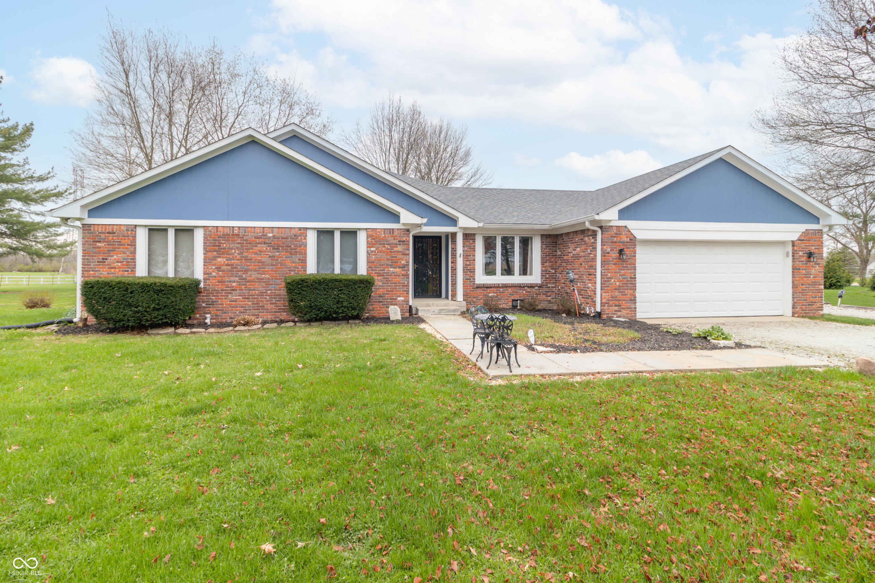 Photo one of 1737 W 200 N Greenfield IN 46140 | MLS 22031996
