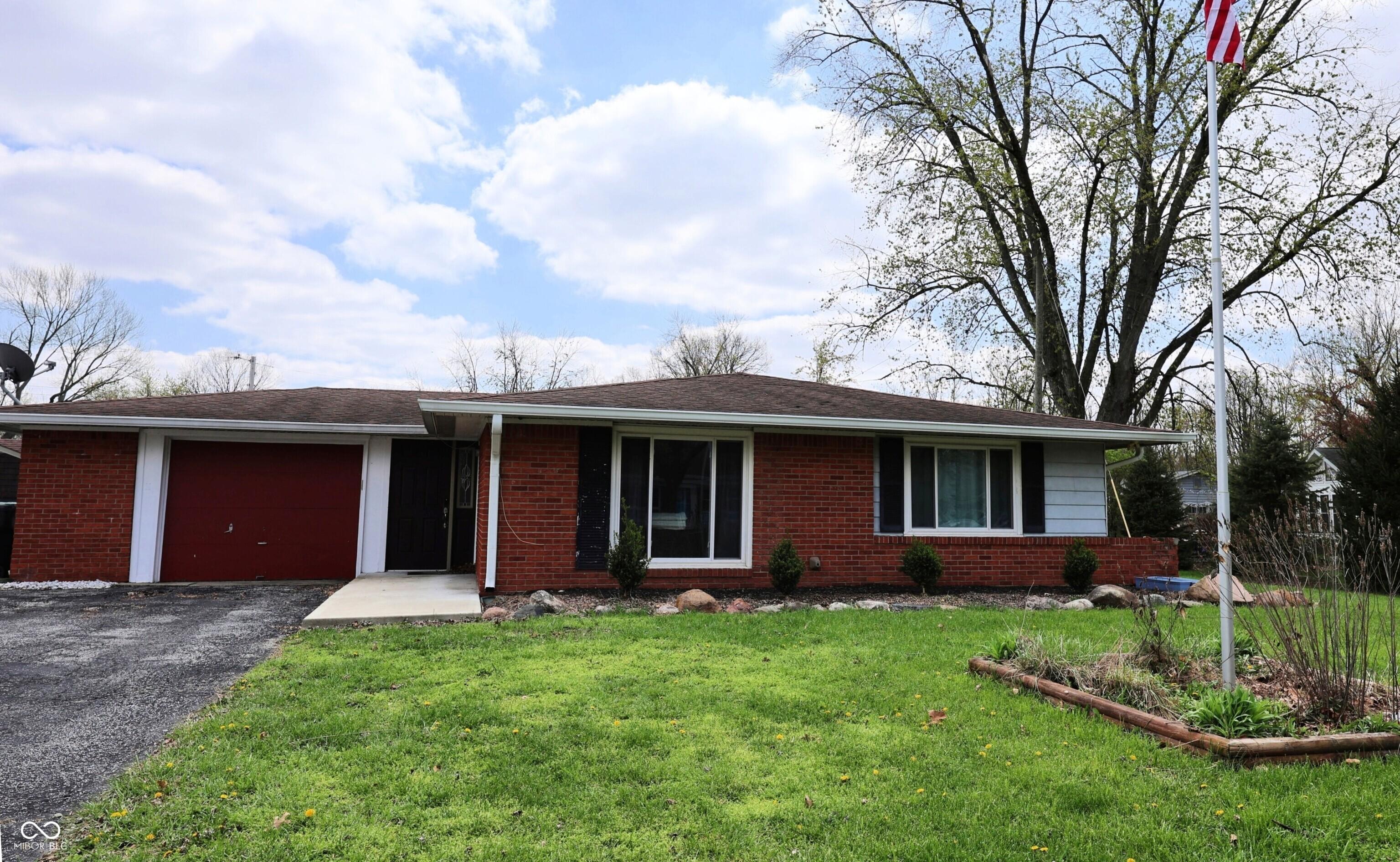 Photo one of 1255 Easy St Greenwood IN 46142 | MLS 22032036