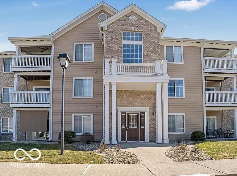 Photo one of 6525 Emerald Hill Ct # 208 Indianapolis IN 46237 | MLS 22032235
