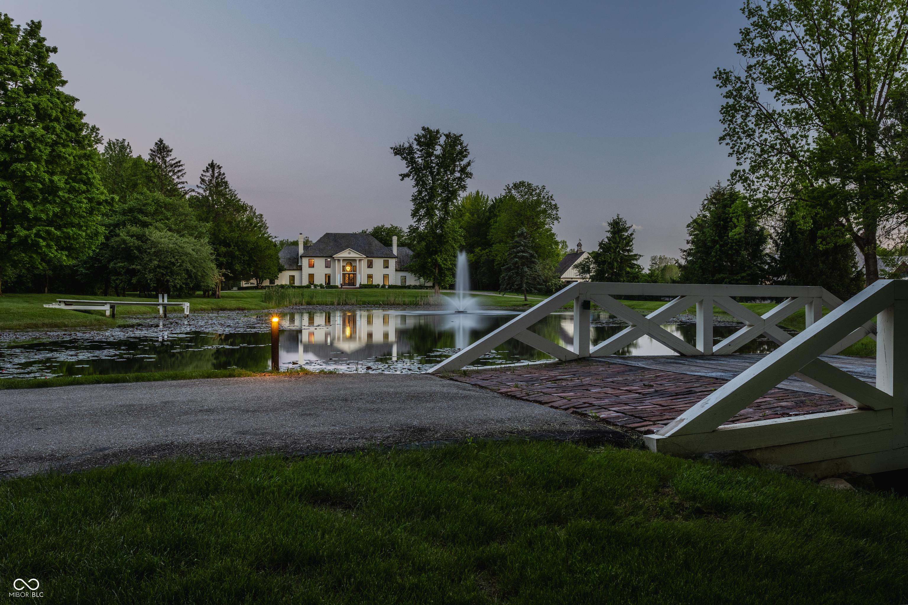 Photo one of 8155 Hunt Club Rd Zionsville IN 46077 | MLS 22032750