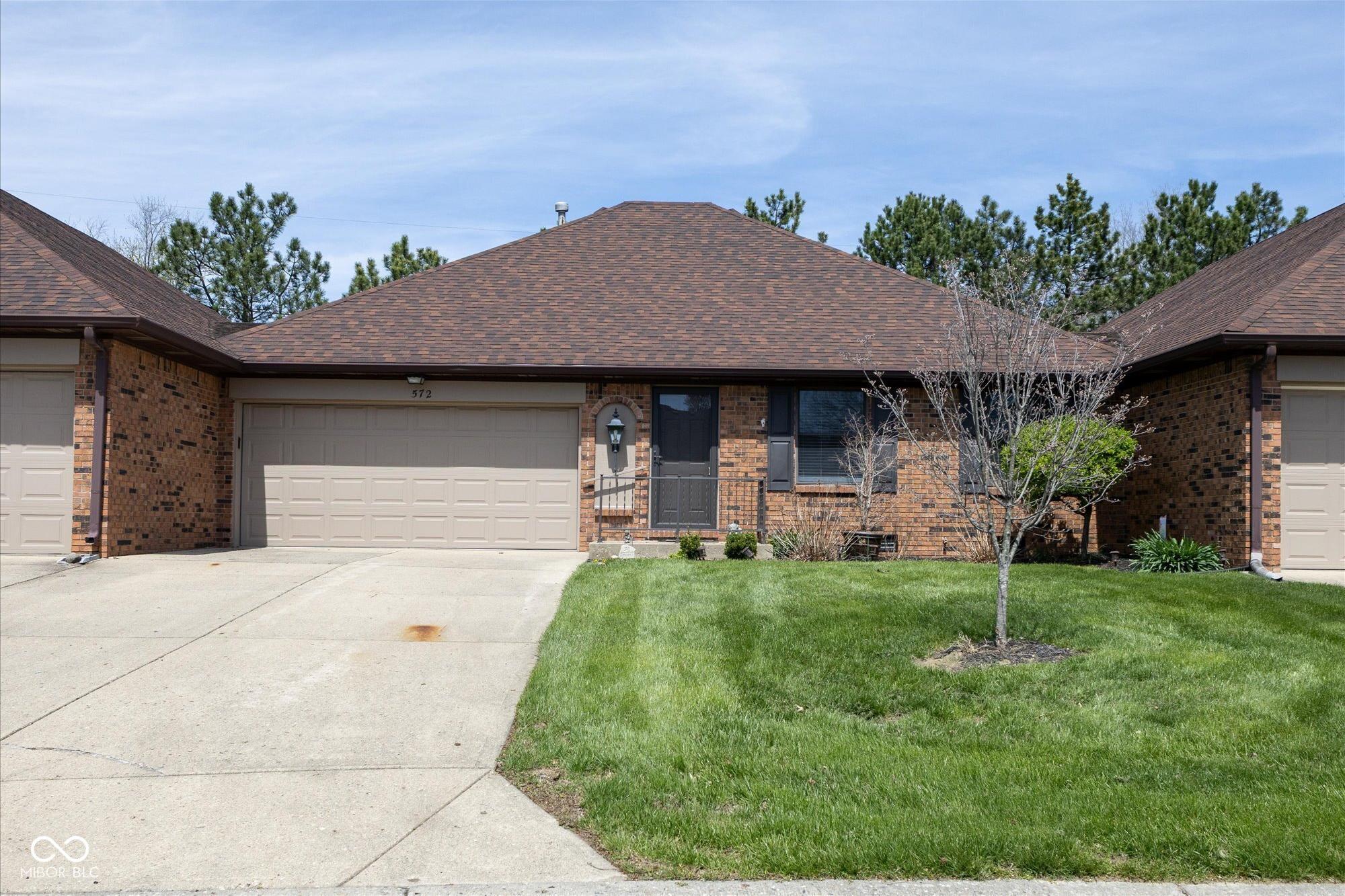 Photo one of 572 Eagle Crest Dr Brownsburg IN 46112 | MLS 22033149