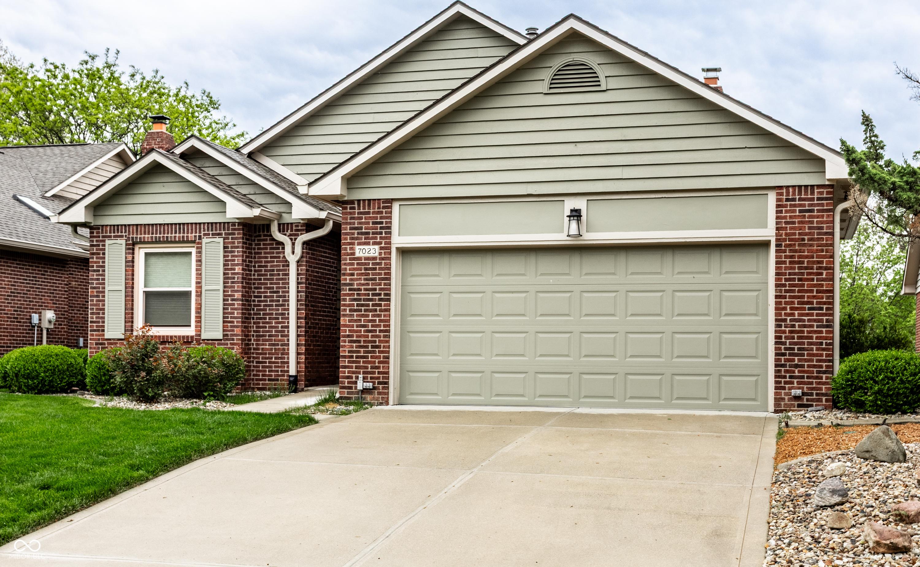 Photo one of 7023 Steinmeier W Dr Indianapolis IN 46220 | MLS 22033217