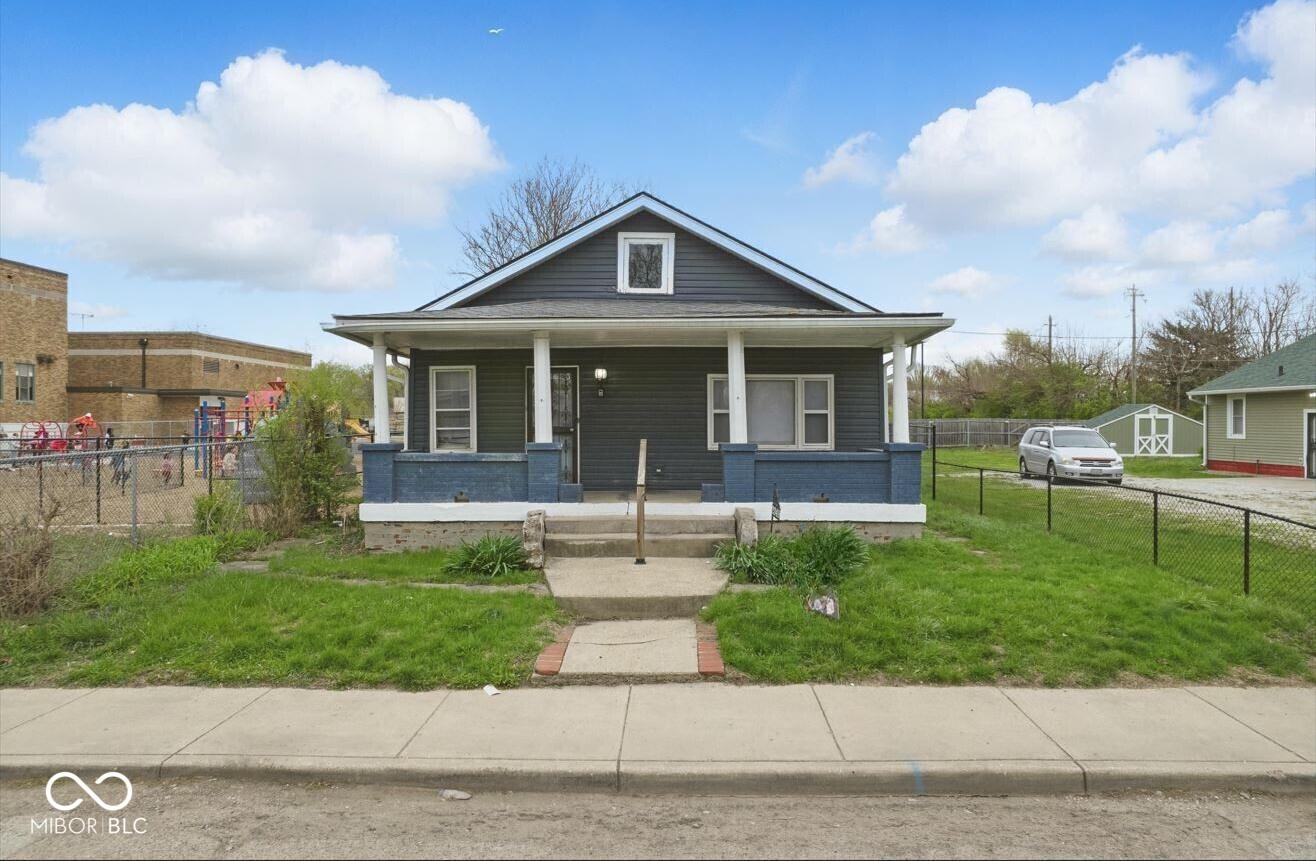 Photo one of 2349 Indianapolis Ave Indianapolis IN 46208 | MLS 22033795
