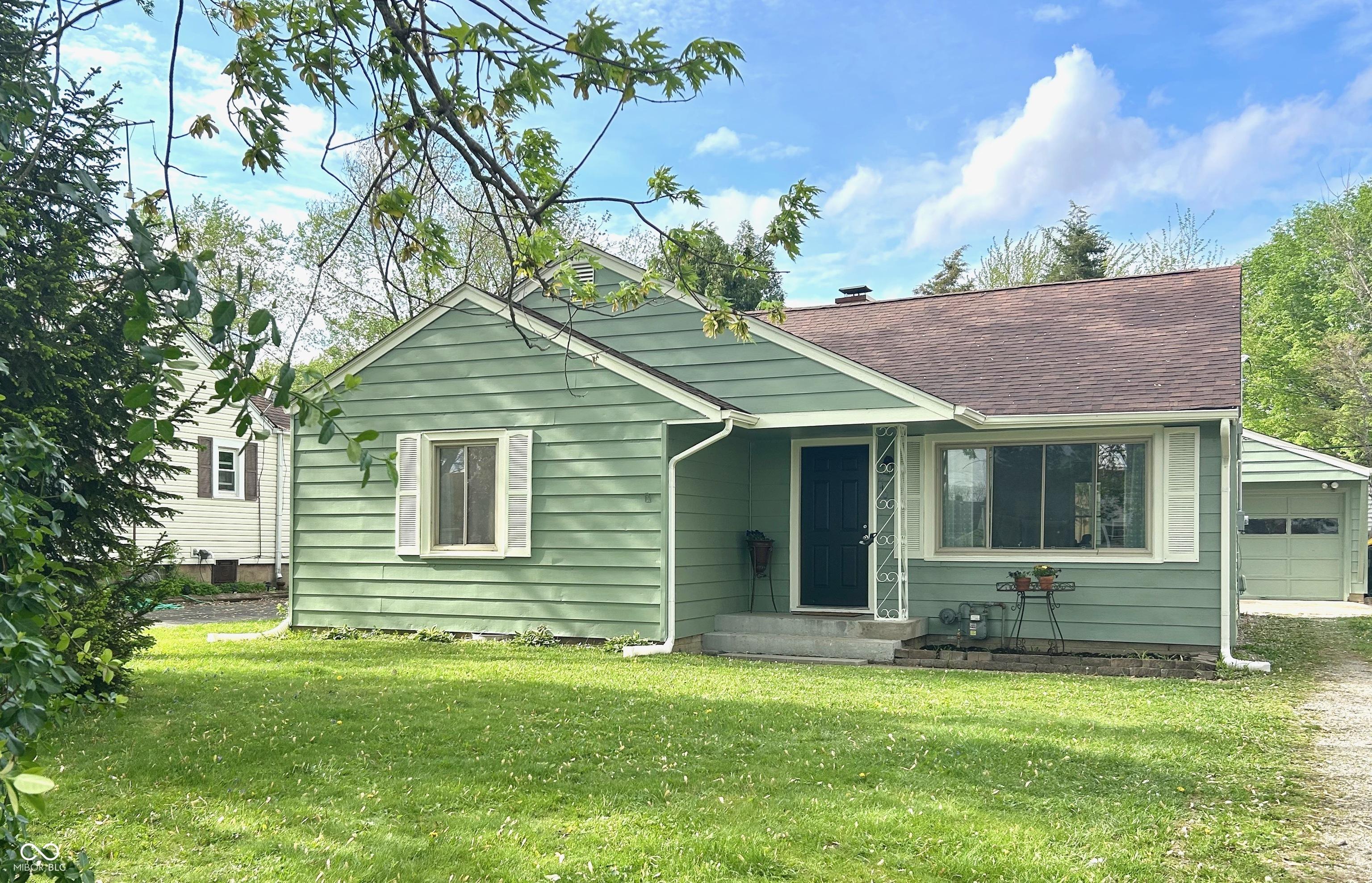 Photo one of 2404 Wildwood Ave Anderson IN 46011 | MLS 22033750