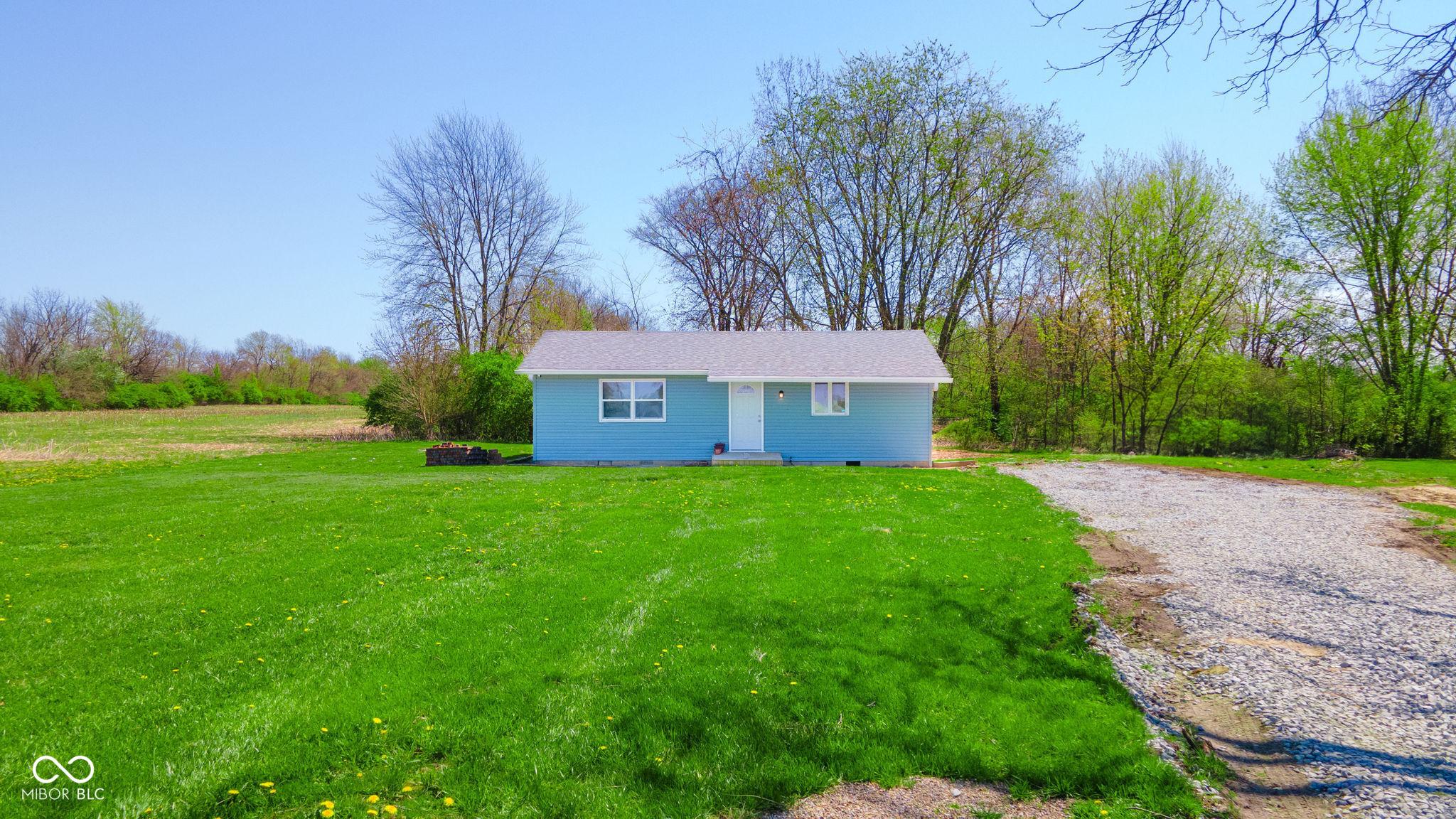 Photo one of 1004 Shepherd Rd Anderson IN 46012 | MLS 22033960