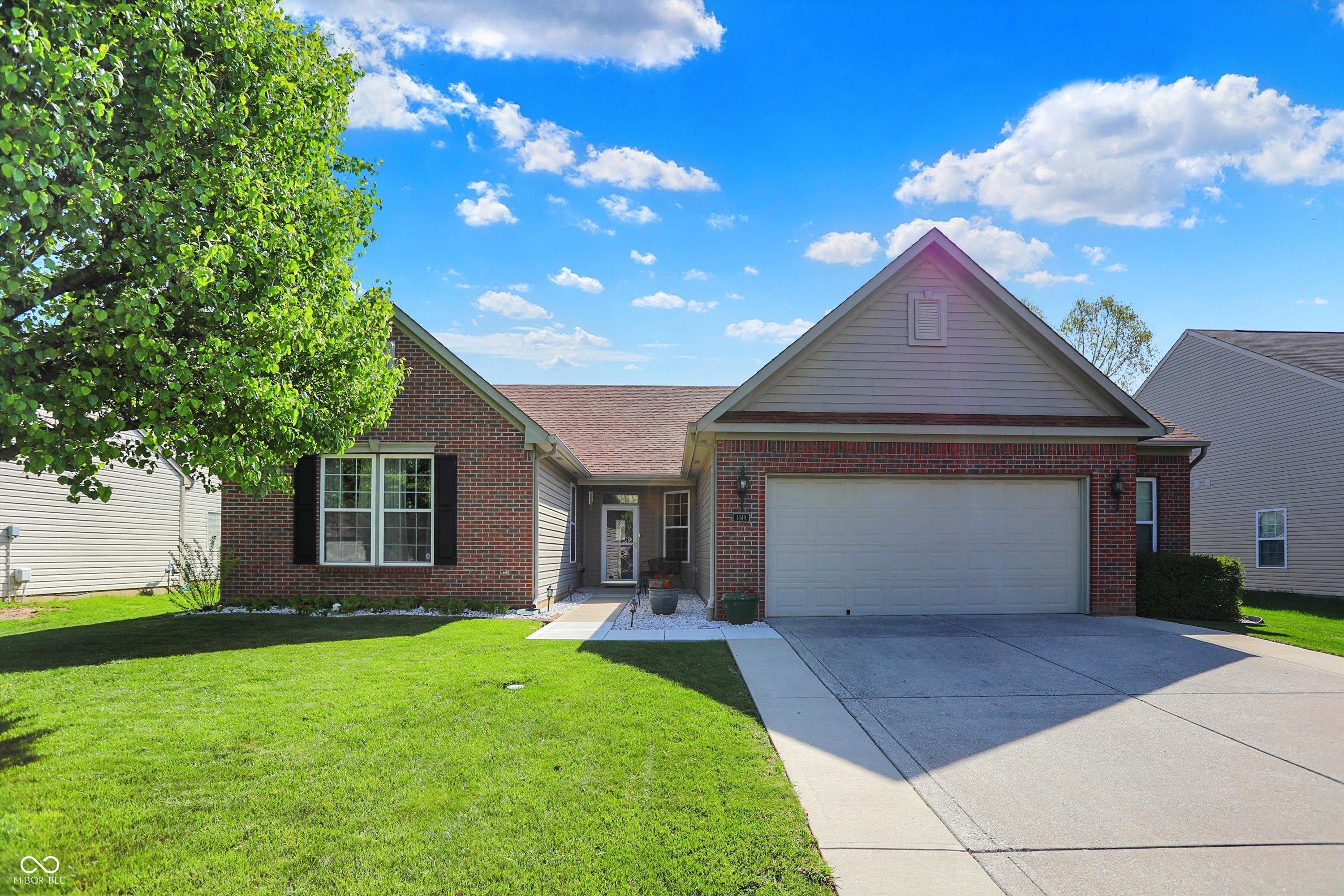 Photo one of 1649 Woodfield Dr Greenwood IN 46143 | MLS 22033999