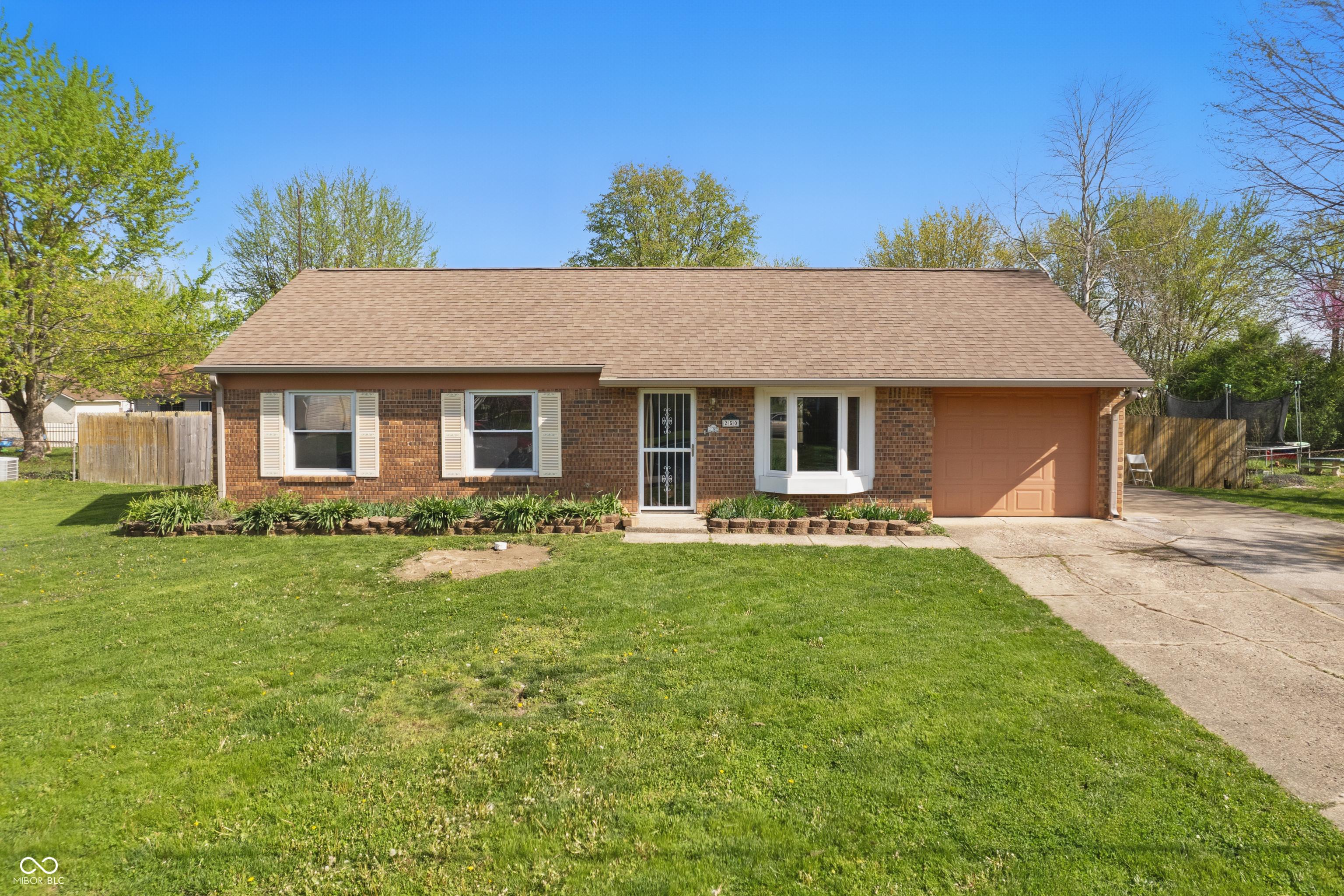 Photo one of 250 3 Notch Ln Bargersville IN 46106 | MLS 22034451