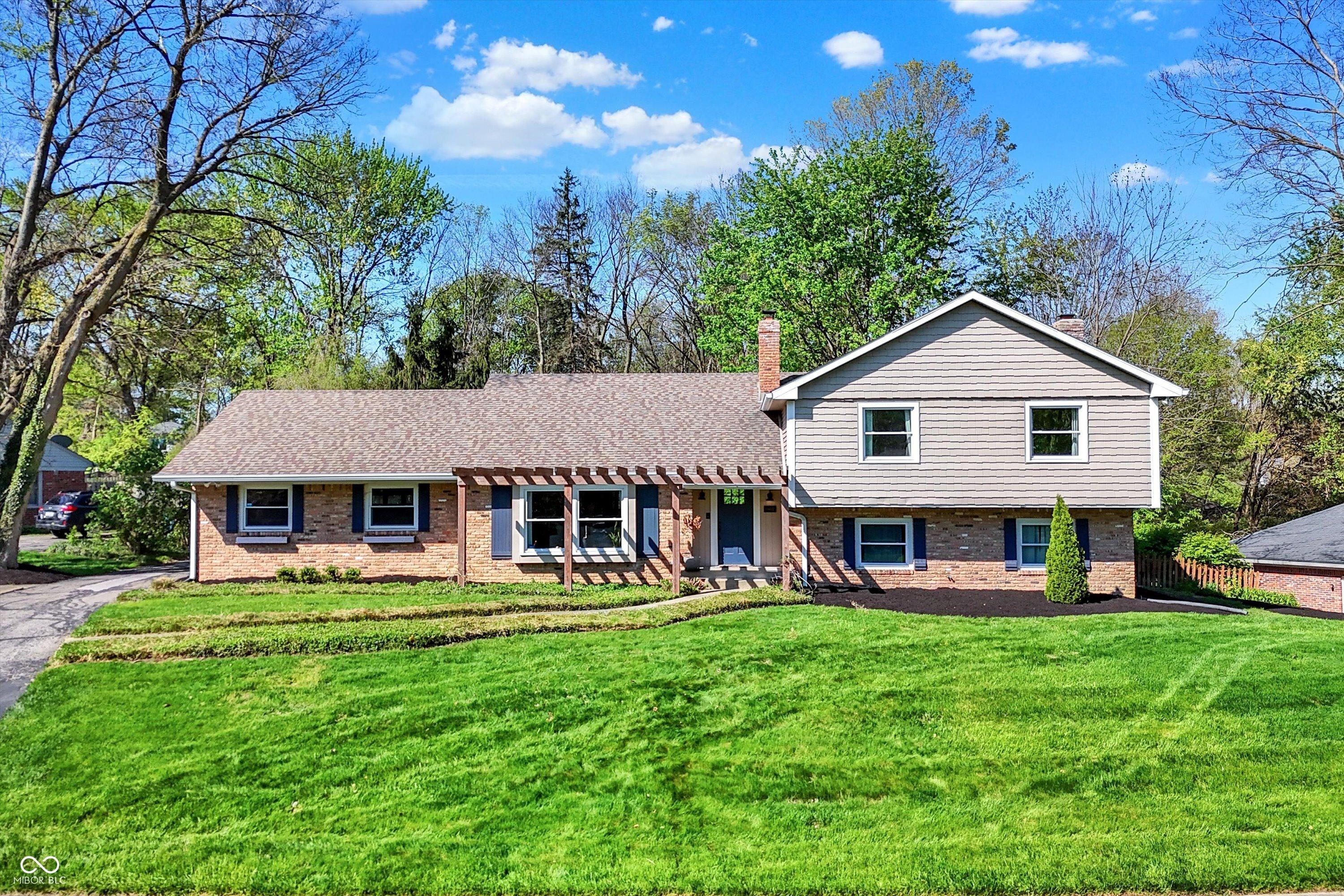 Photo one of 11626 Forest Dr Carmel IN 46033 | MLS 22034566