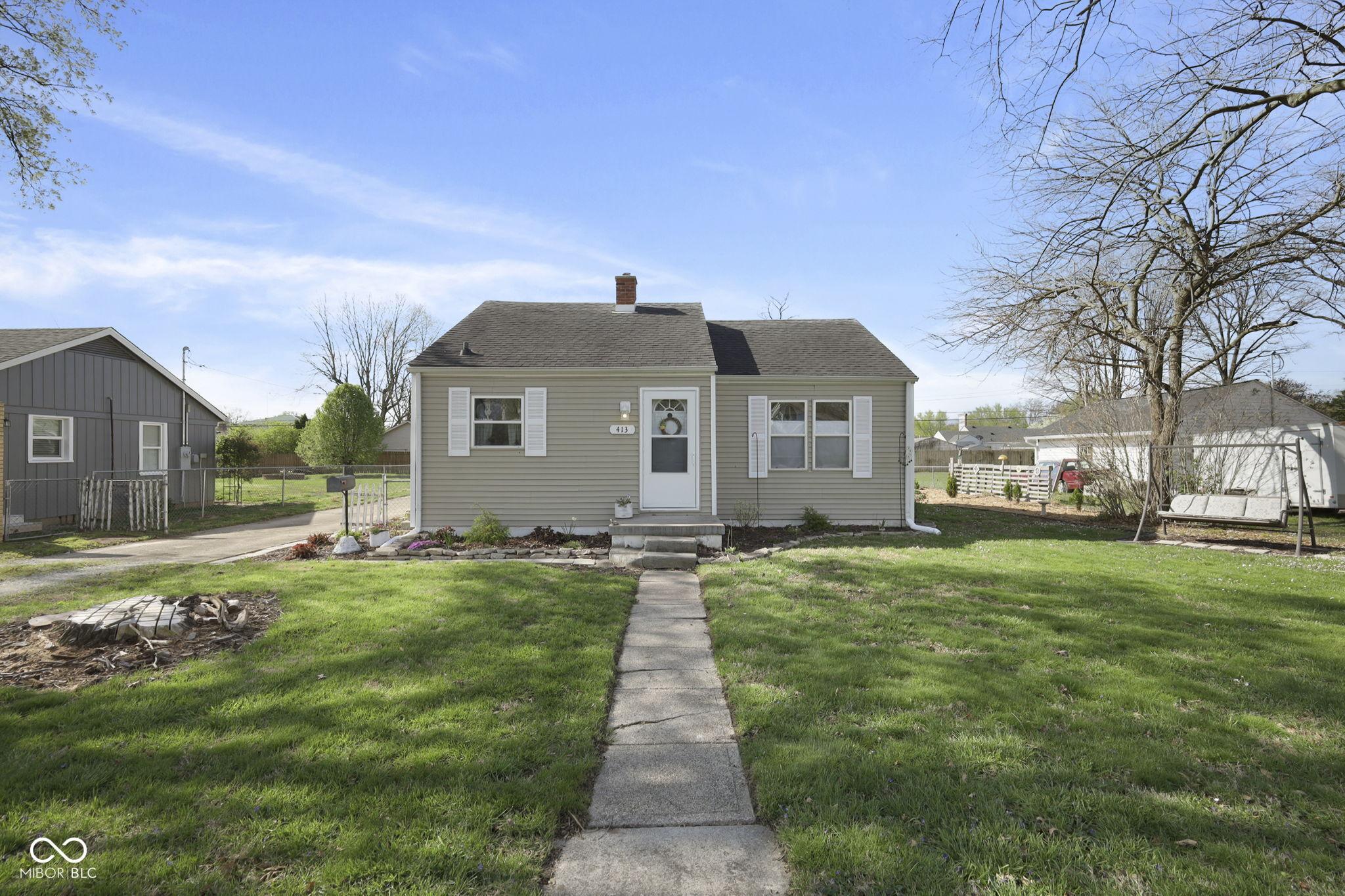 Photo one of 413 Vasbinder Dr Anderson IN 46017 | MLS 22034756