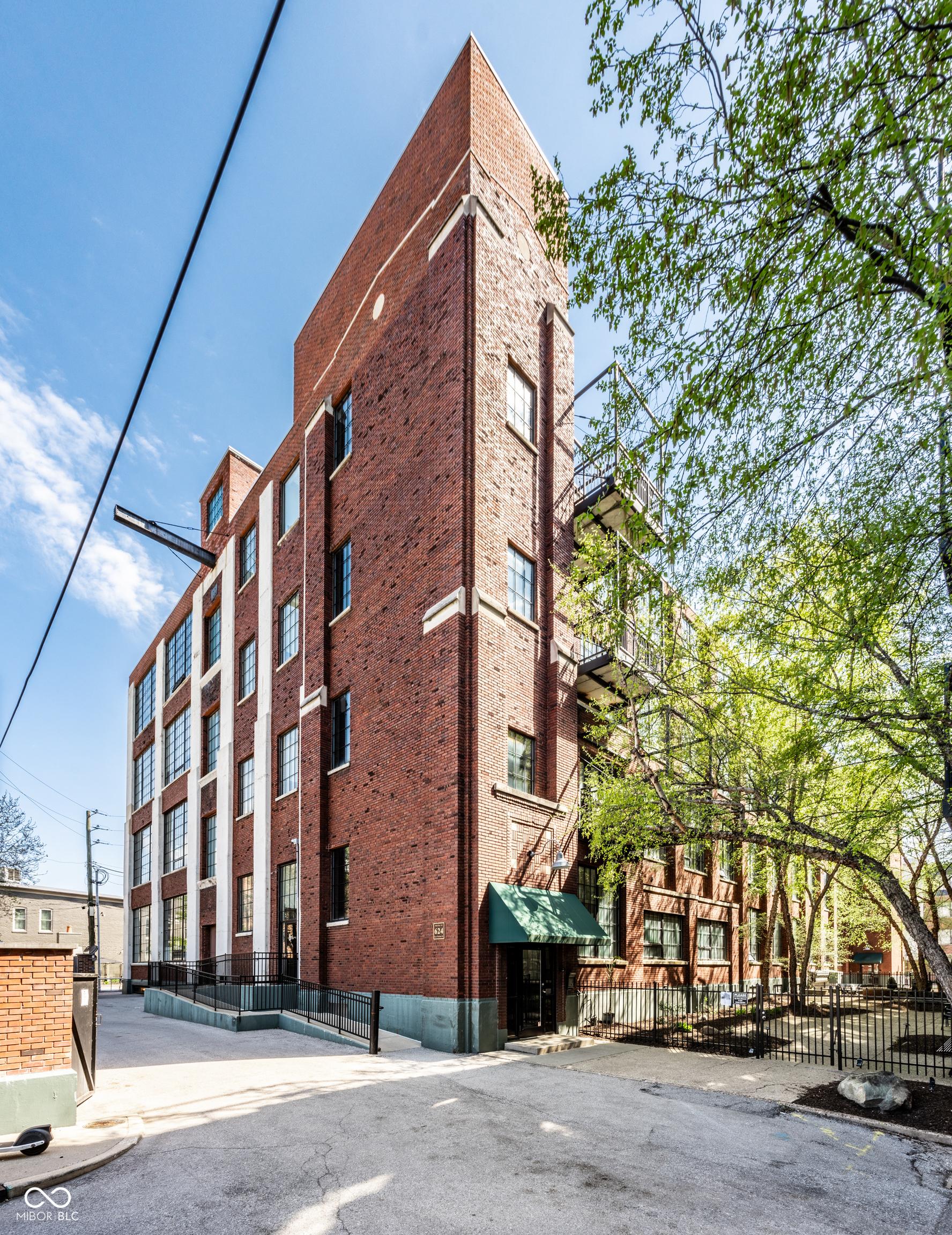 Photo one of 624 E Walnut St # 46 Indianapolis IN 46204 | MLS 22034949
