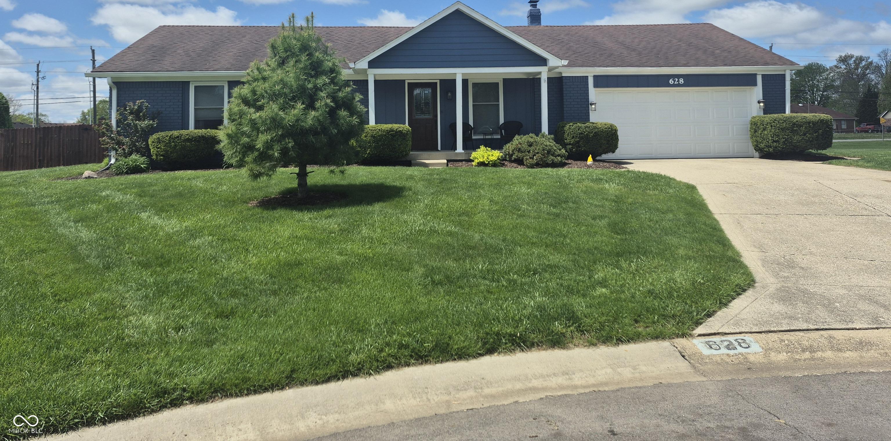 Photo one of 628 Williams Ct Greenwood IN 46142 | MLS 22035119