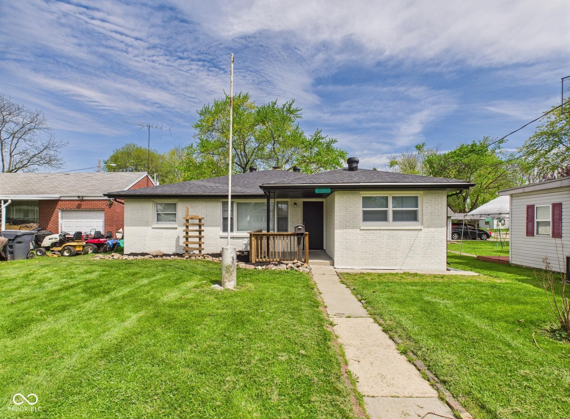 Photo one of 108 W Cross St Anderson IN 46012 | MLS 22035326