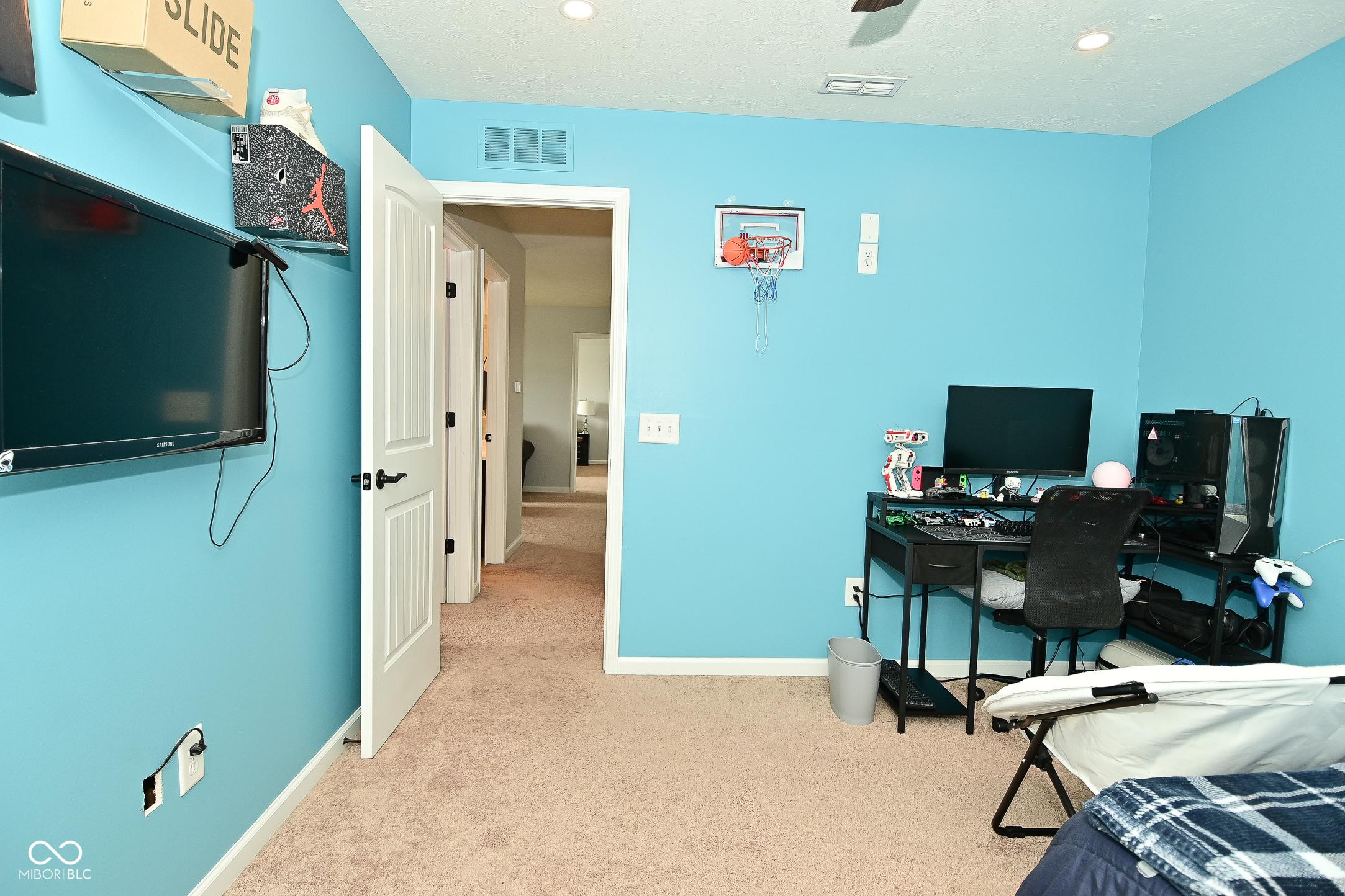 Photo #33