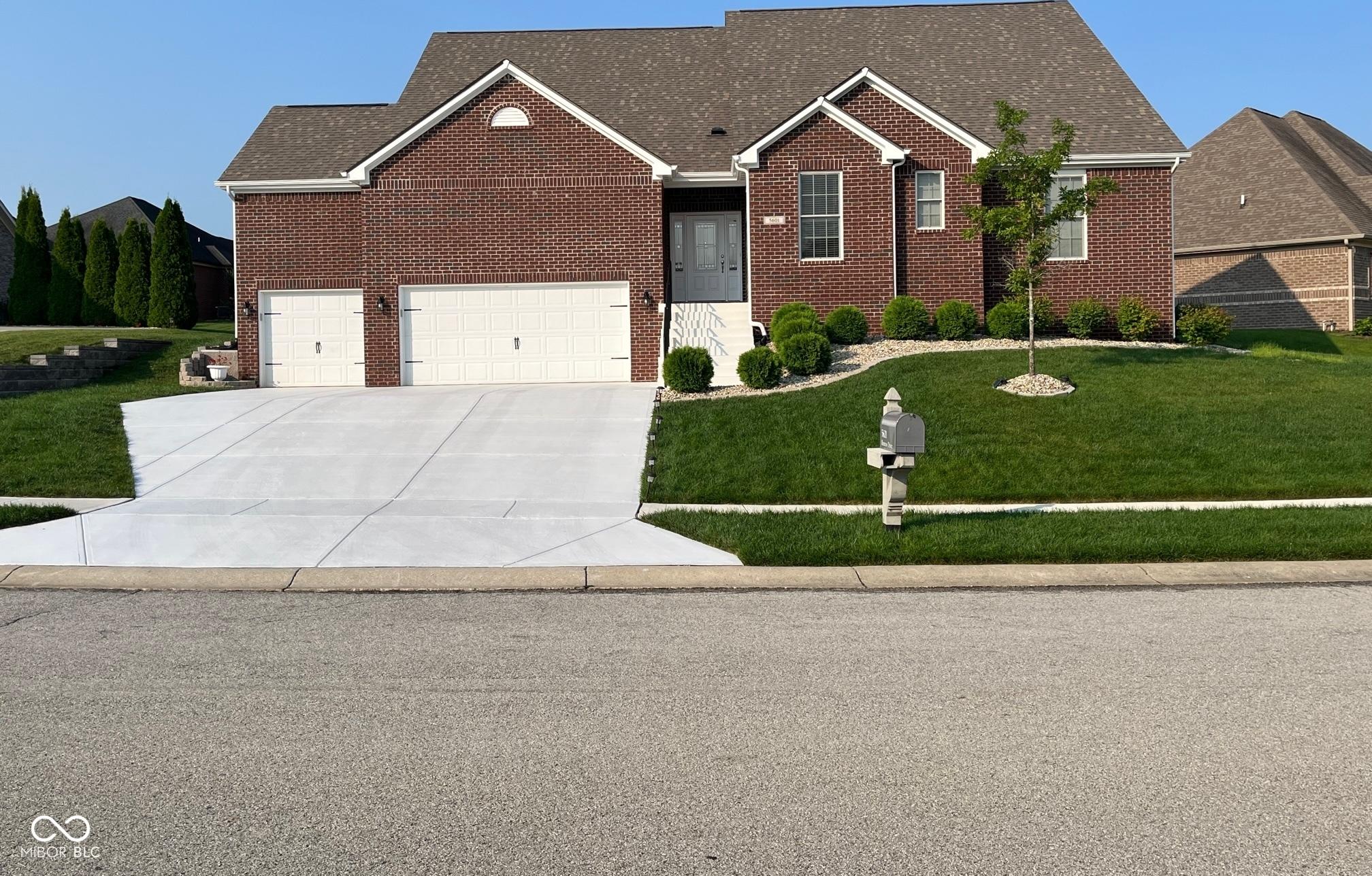 Photo one of 5601 Harness Dr Greenwood IN 46143 | MLS 22035473