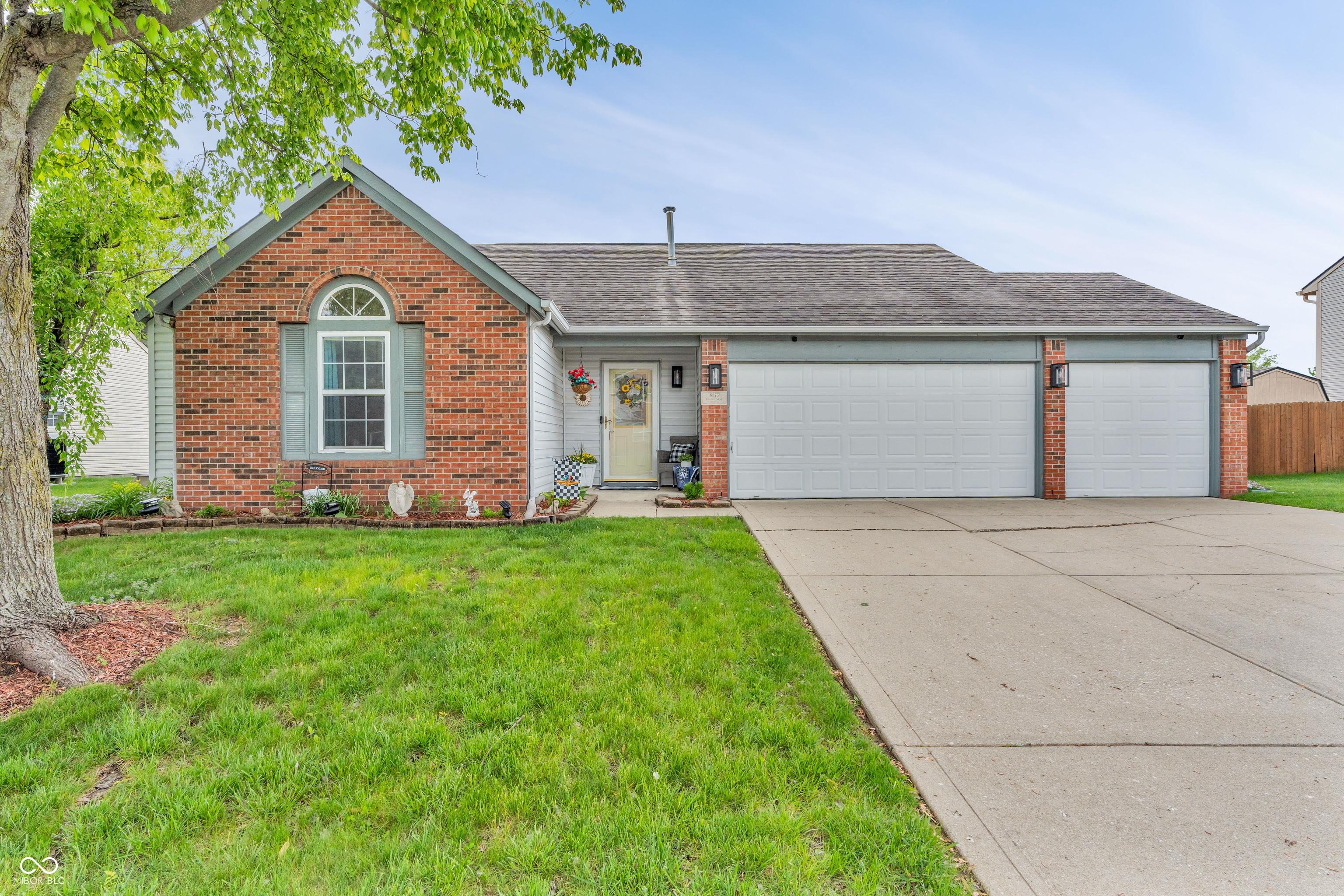 Photo one of 8375 Eagles Nest Dr Avon IN 46123 | MLS 22035491