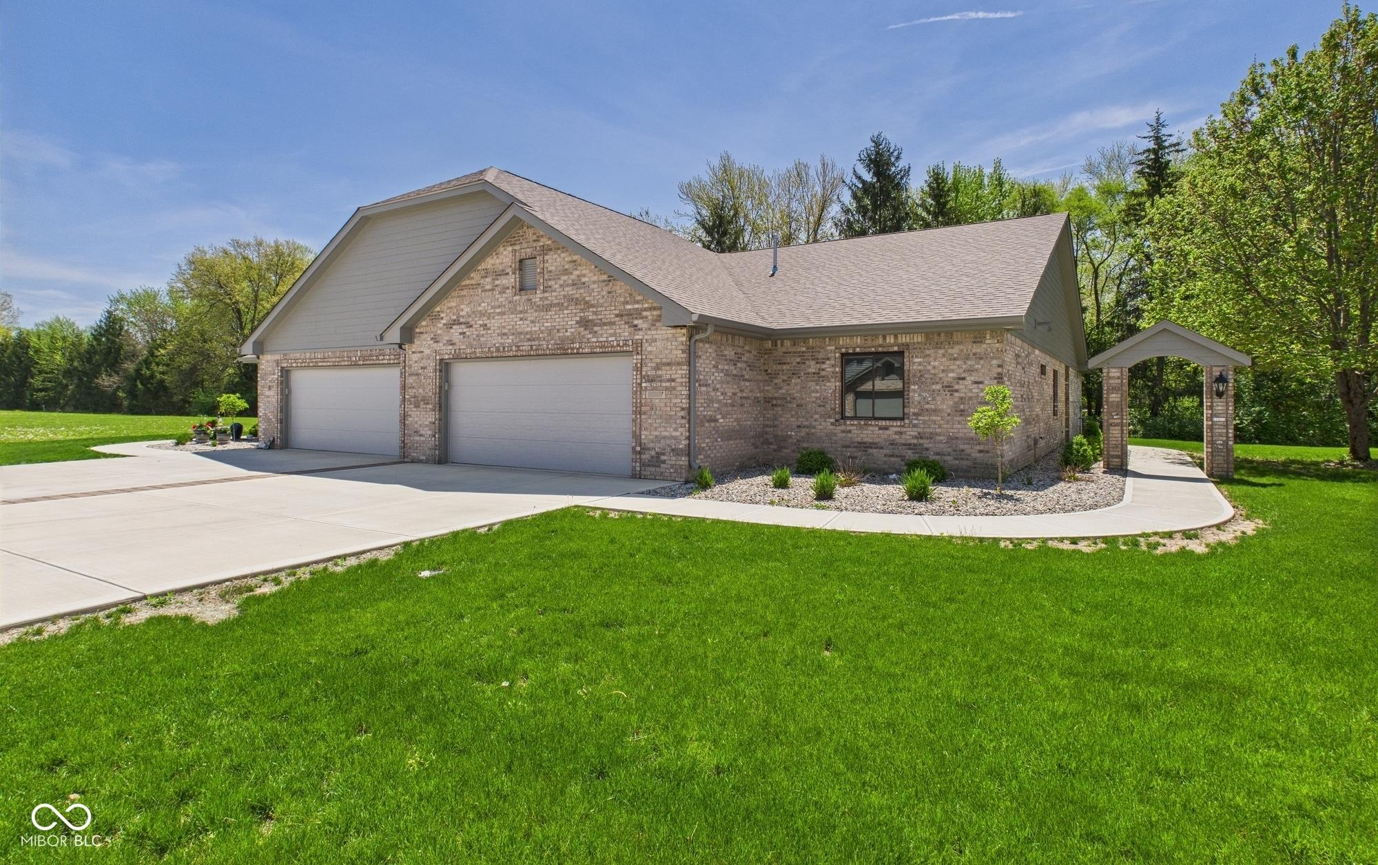 Photo one of 2327 Mimosa Ln Anderson IN 46011 | MLS 22035590