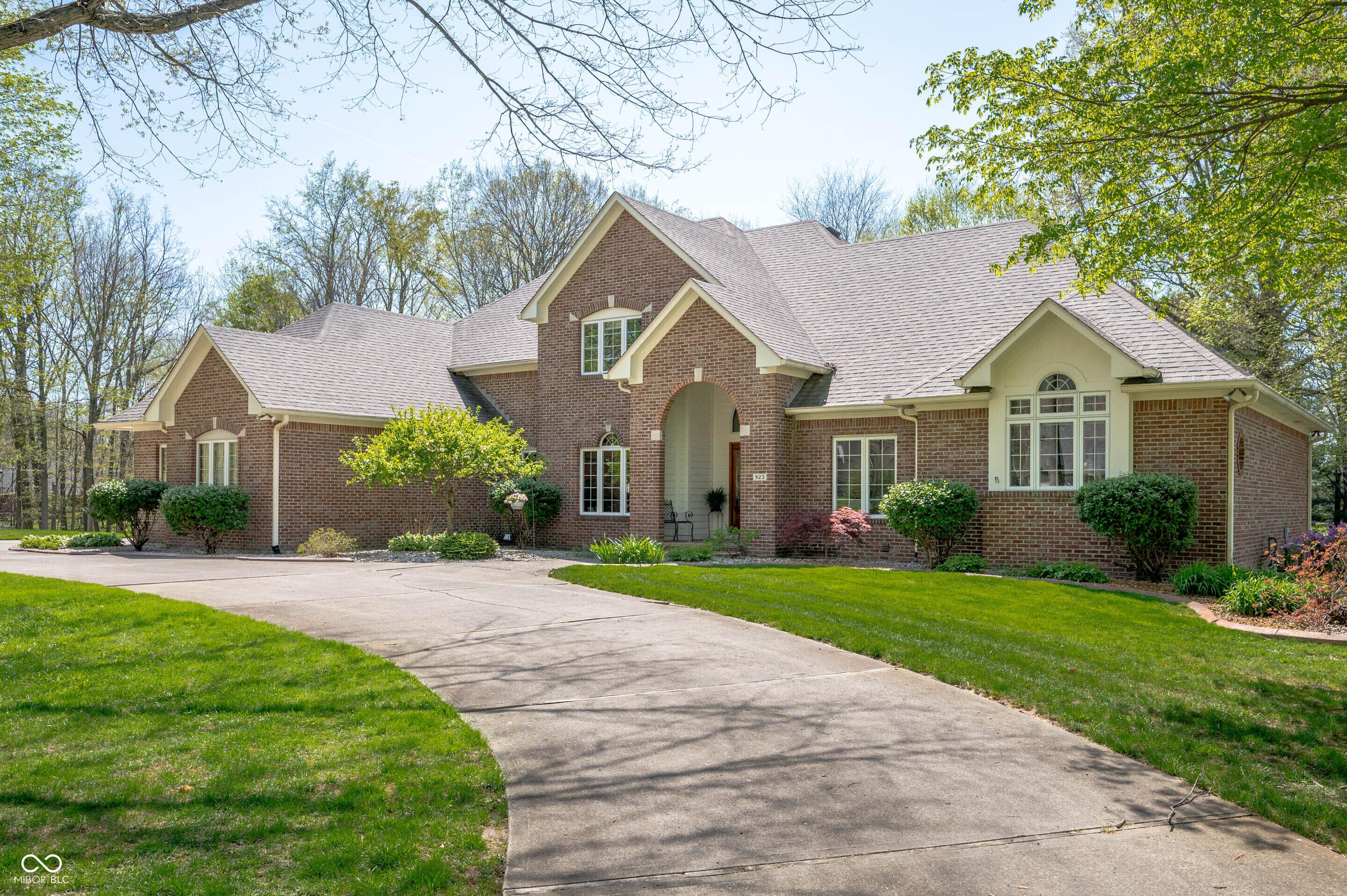 Photo one of 923 Woodcrest Way Anderson IN 46012 | MLS 22035661