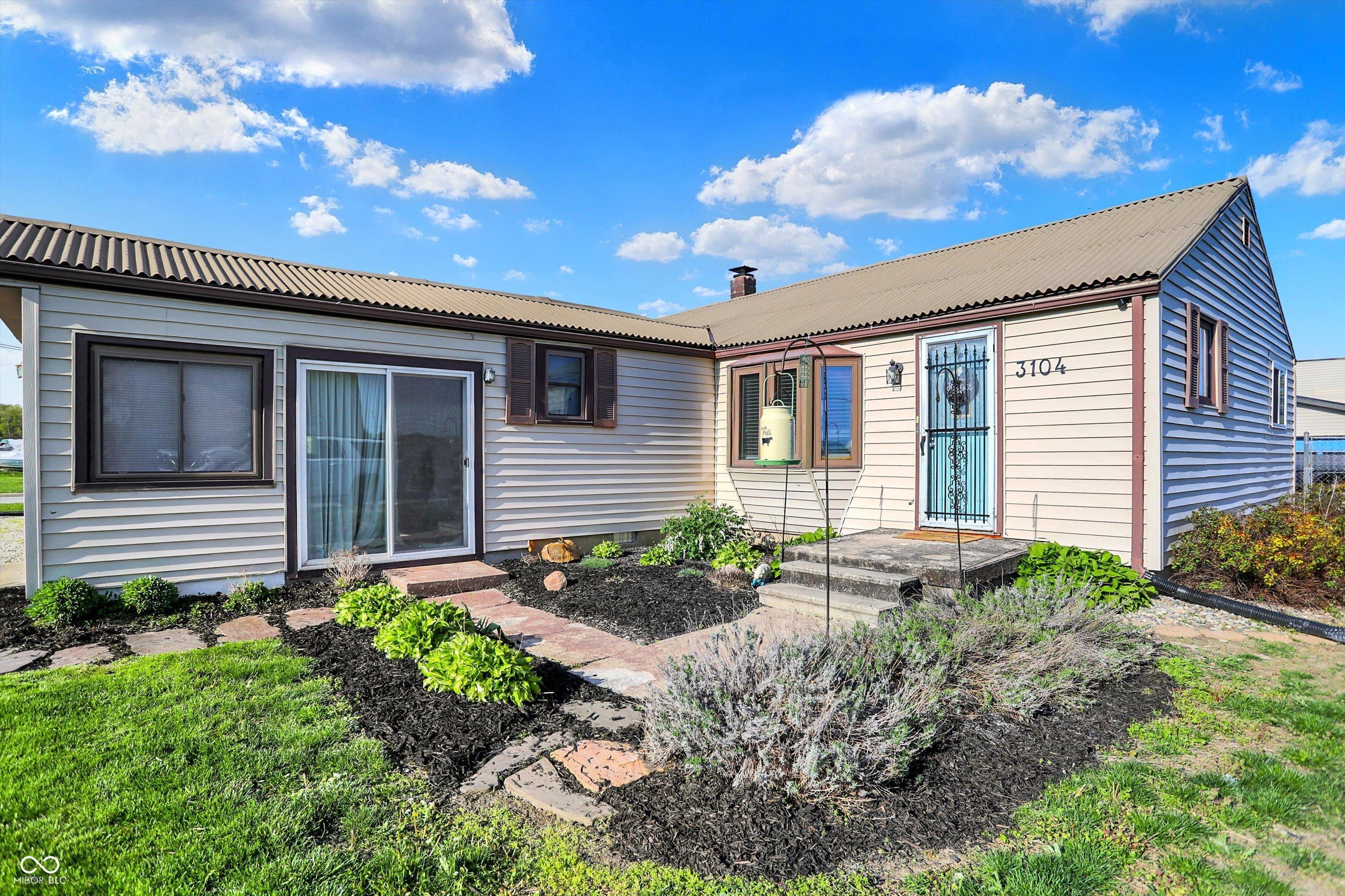 Photo one of 3104 Poplar St Anderson IN 46012 | MLS 22035773