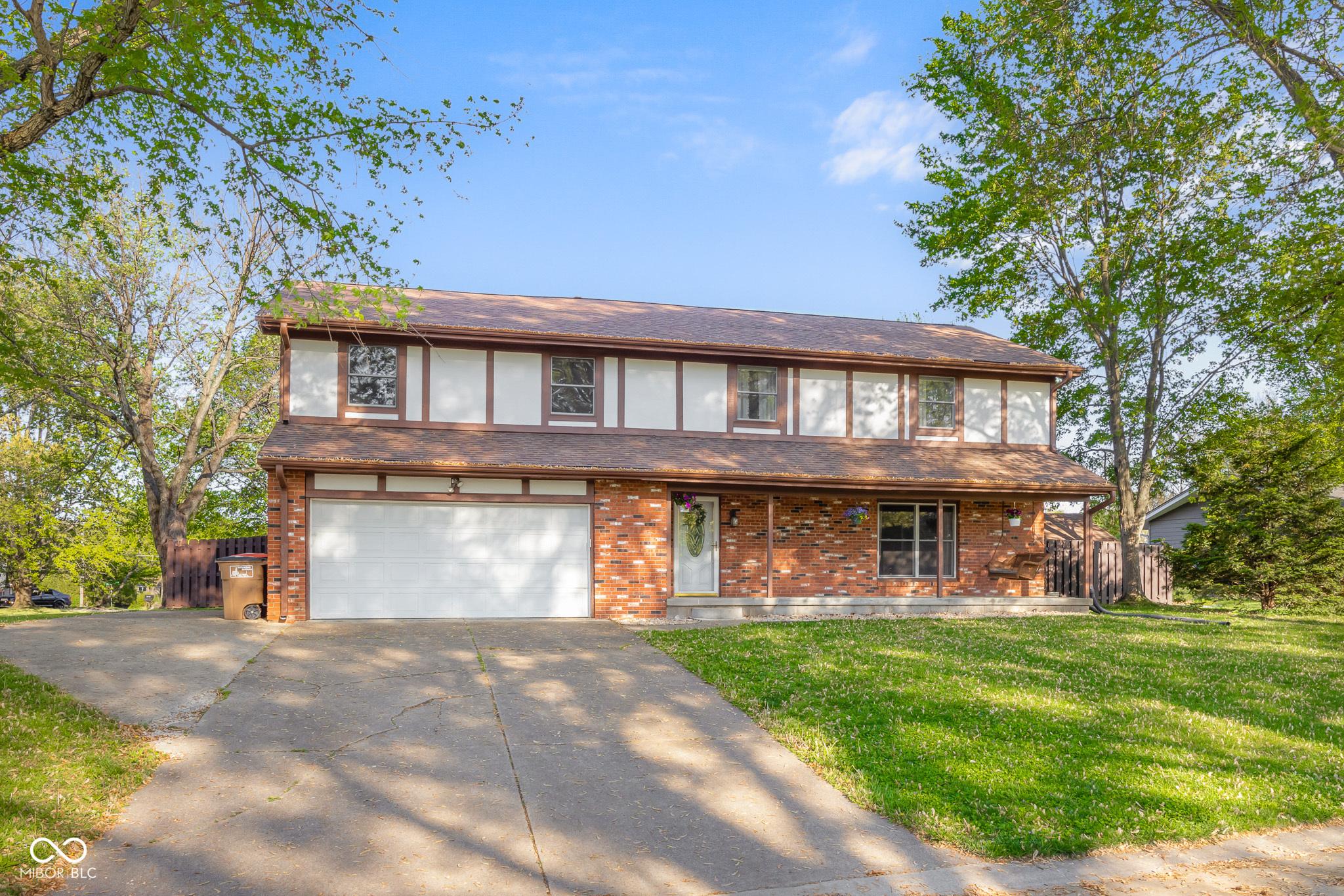 Photo one of 601 Ridgeview Ln Columbus IN 47201 | MLS 22035948