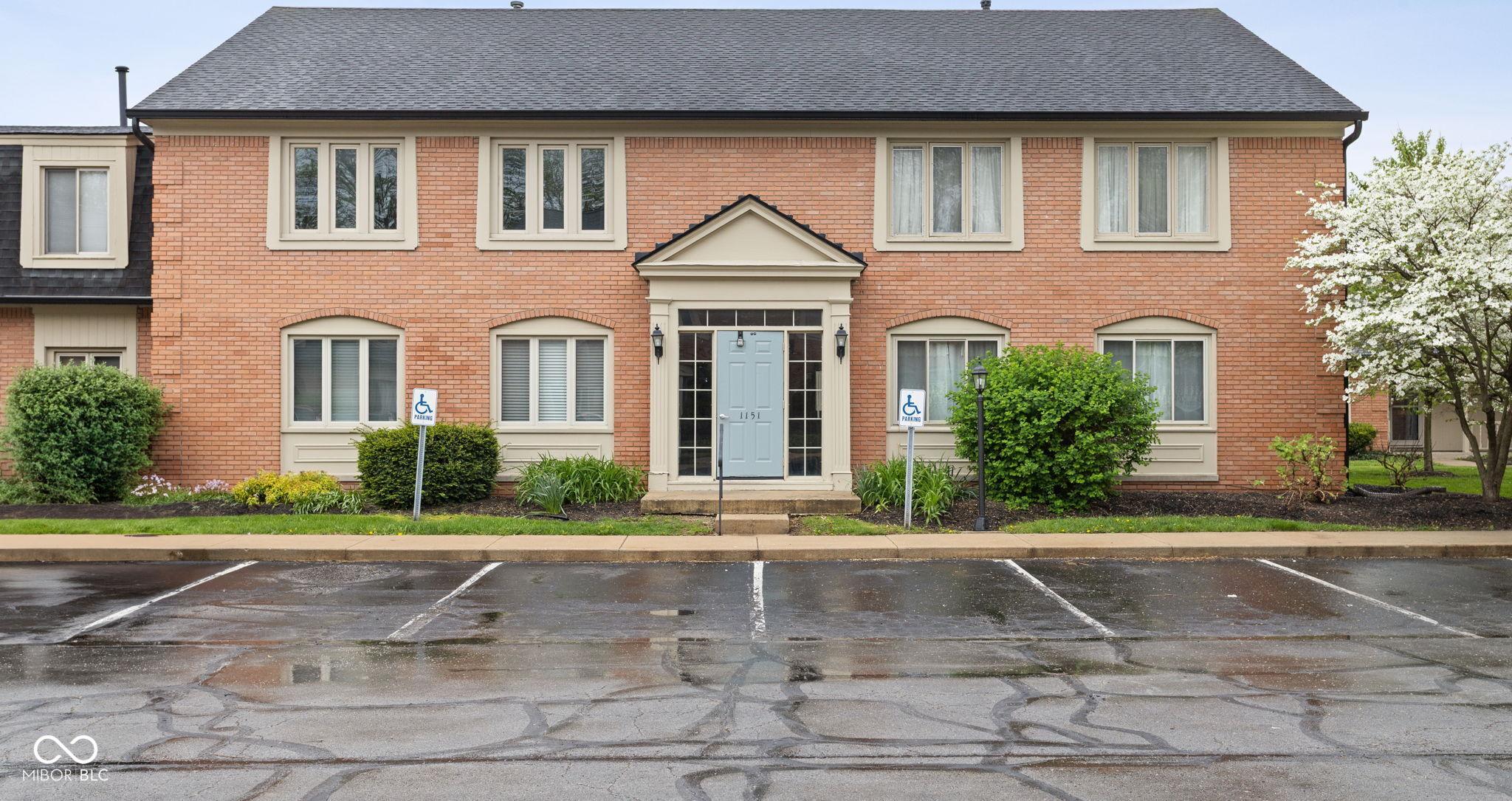 Photo one of 1151 Canterbury Ct # D Indianapolis IN 46260 | MLS 22036158