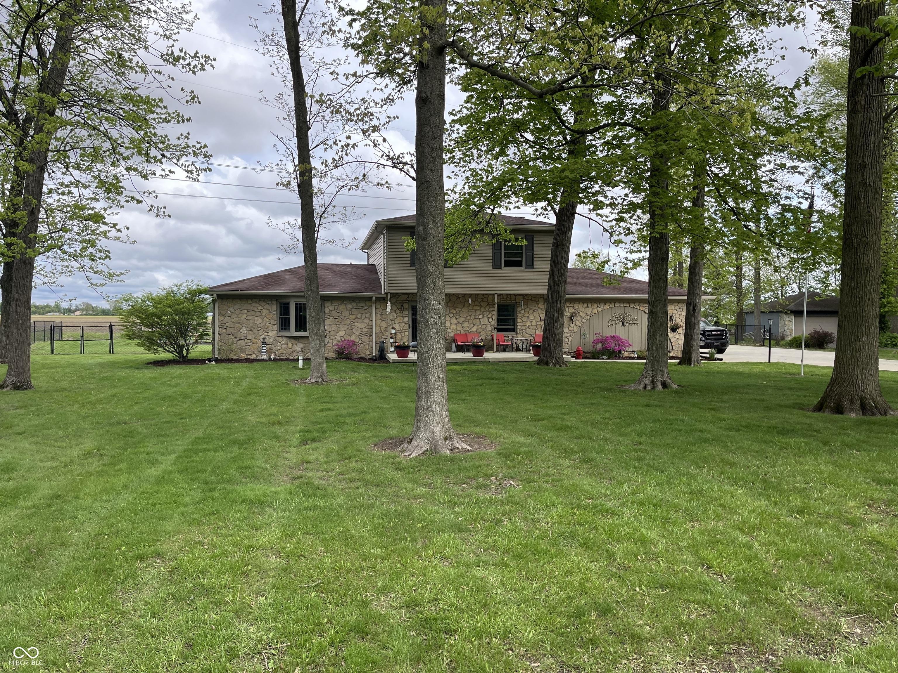 Photo one of 5282 W Blue Bell Dr New Palestine IN 46163 | MLS 22036244